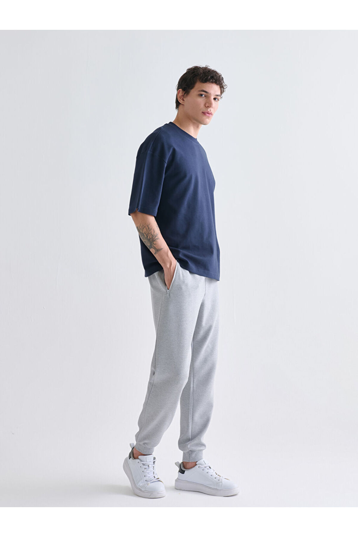 LC Waikiki-Create Your Style from Uzg Store |   Standard Fit Men's Jogger Sweatpants 1
