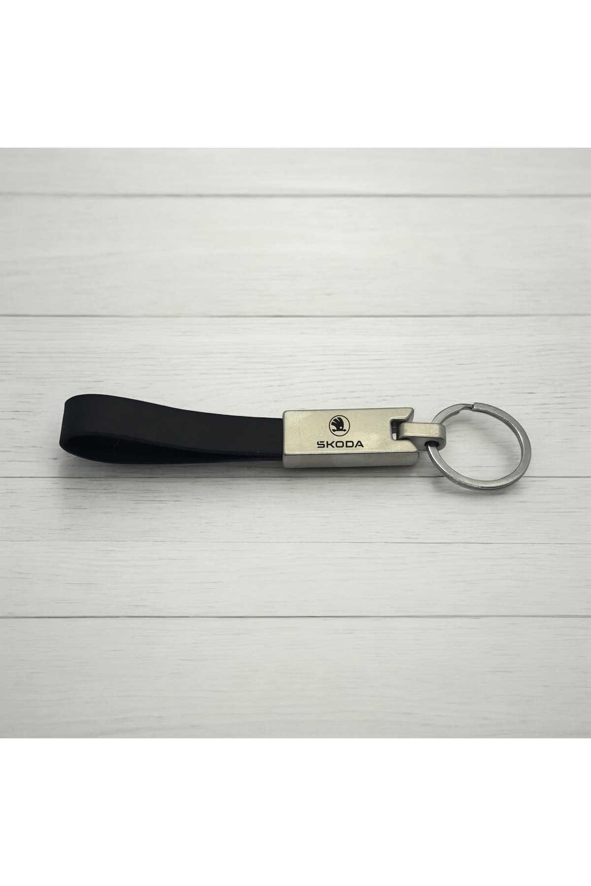 gastromarka SKODA LOGOLU ÇELİK GÖVDELİ HAKİKİ DERİ ARABA OTO ANAHTARLIK