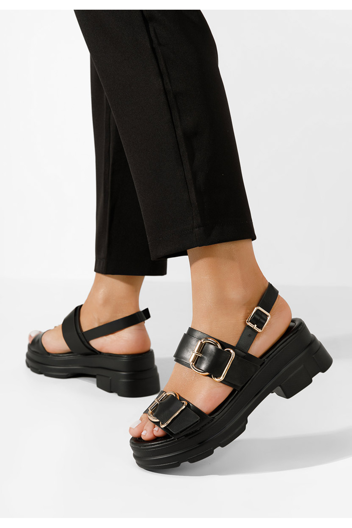 B T Shoes Čierne sandále na platforme Raphaela