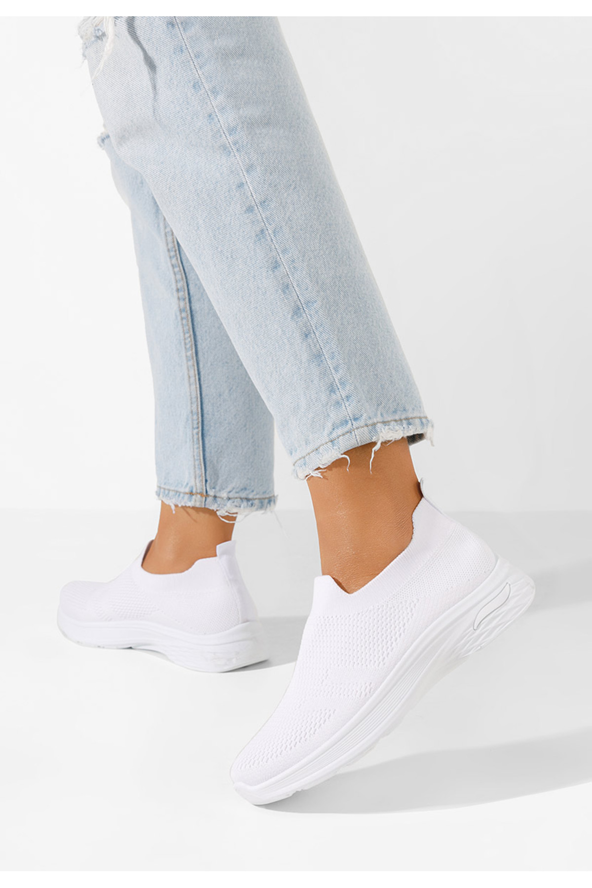 B T Shoes Biele dámske nasúvacie tenisky Dissora