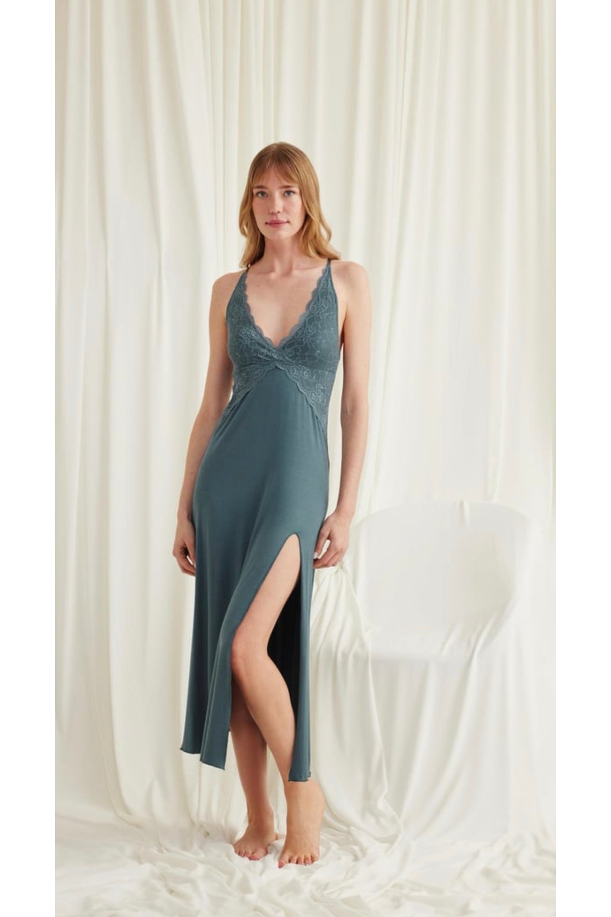 NightLove Monamise Dantelli Yırtmaçlı Gecelik 18544