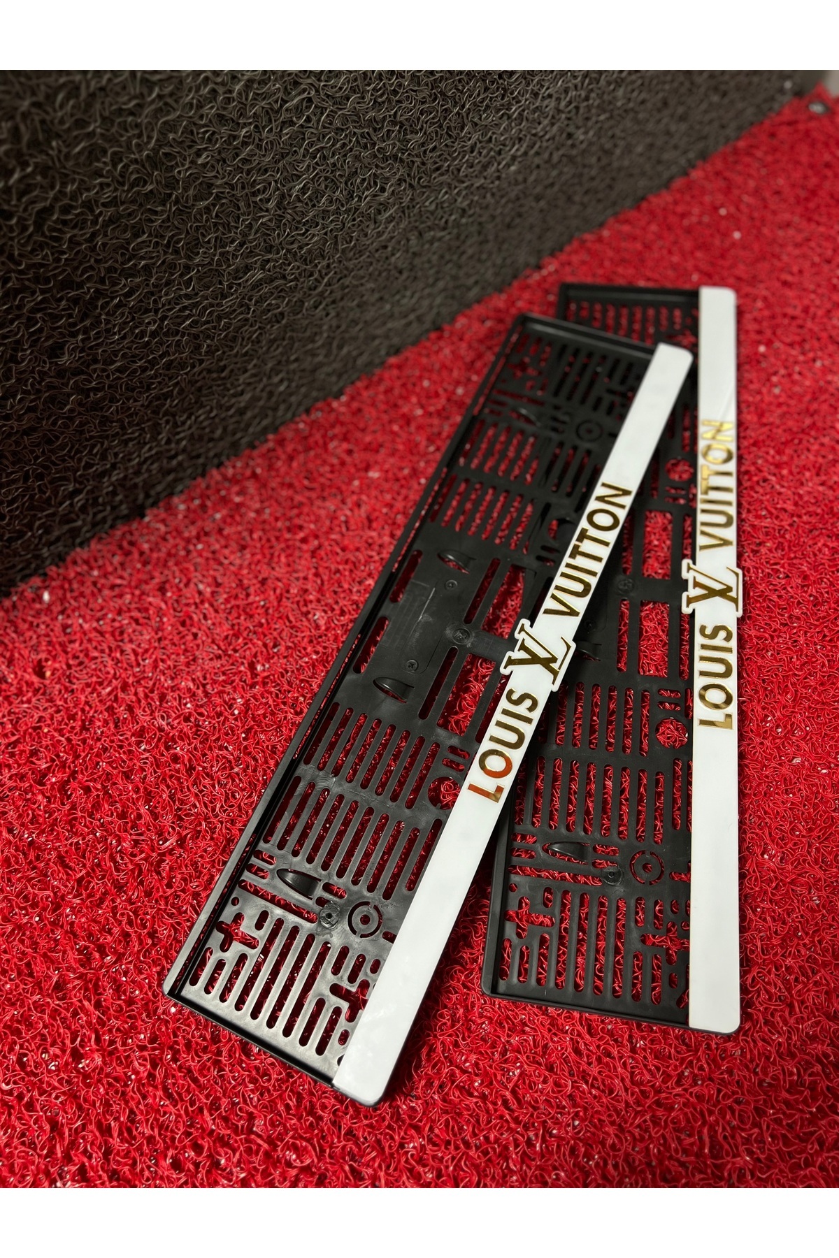 GNRGARAGE LOUIS VUITTON PLEKSİ PLAKALIK 1 TAKIM