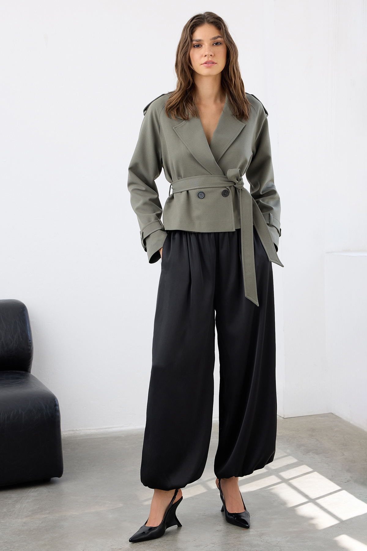 Συλλογή Trendyol Χακί Premium Dokuma Crop Blazer Ceket TWOSS24BC00010