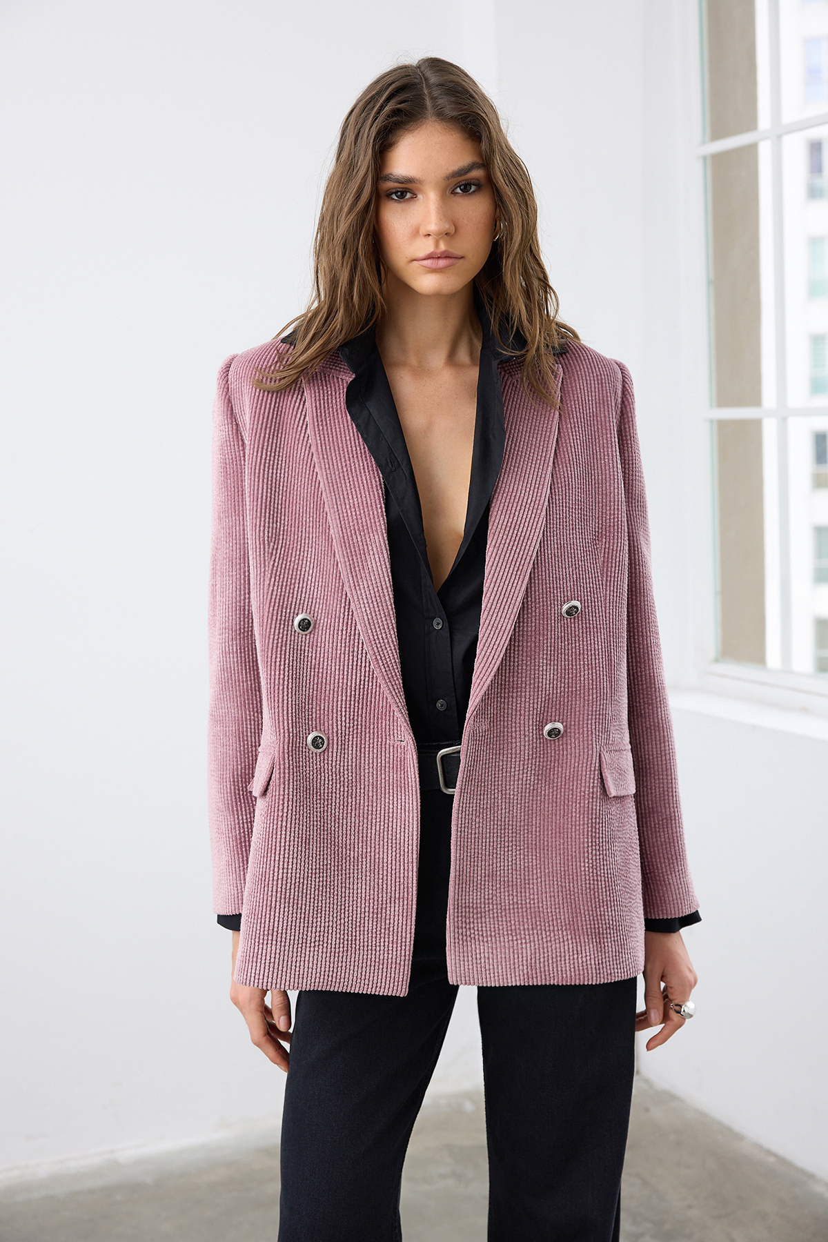 Trendyol Collection Dusty Rose Zweireihiger Blazer aus Cord mit normaler Passform TWOAW26BC00031