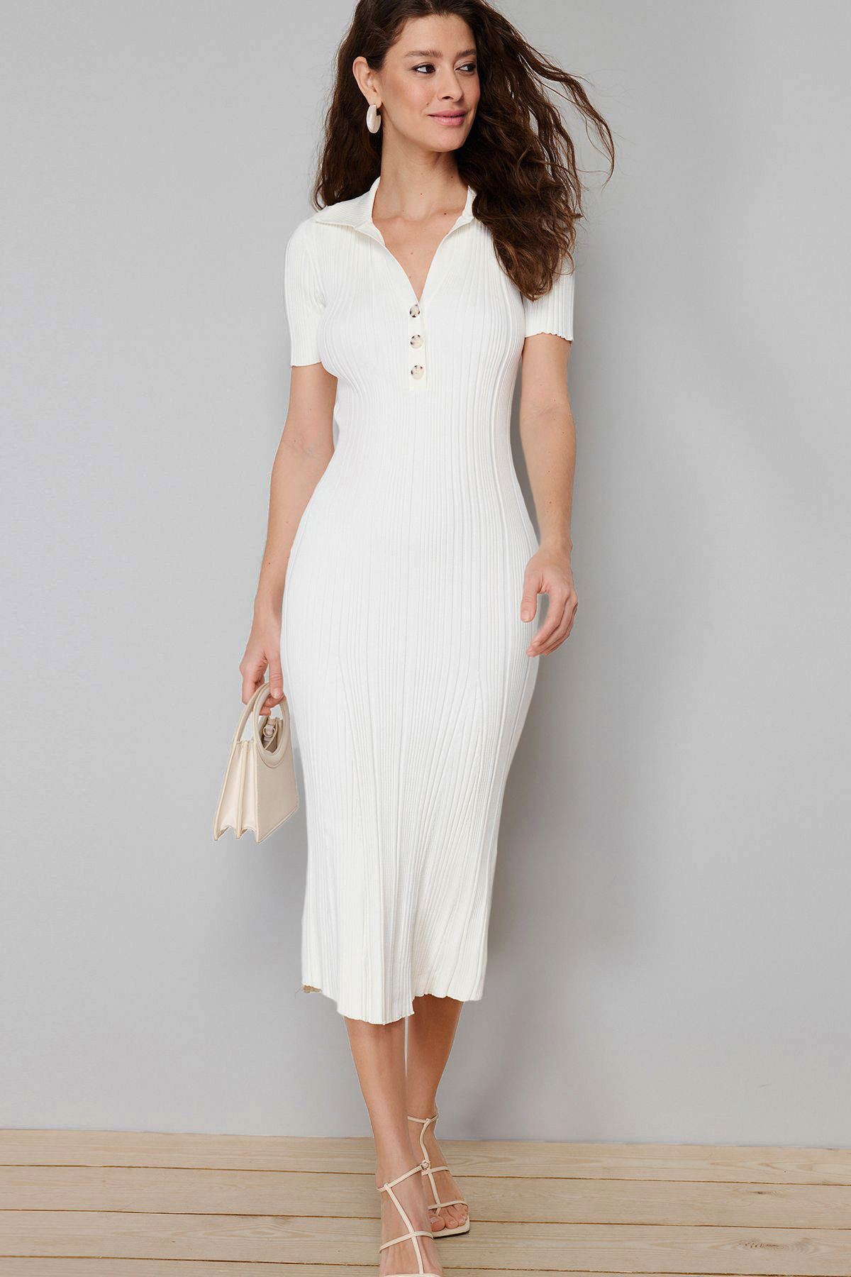 Trendyol Collection Sukienka maxi z golfem Bone TWOSS24EL00282