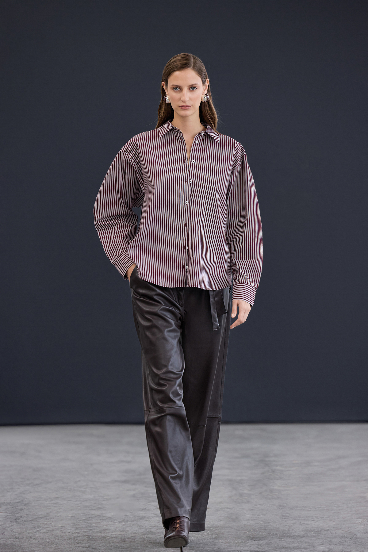 Trendyolmilla  Trendyol Studio Bordo-Çok Renkli Çizgili Oversize Pamuklu Poplin Gömlek TWOAW26GO00107 - Görsel 2