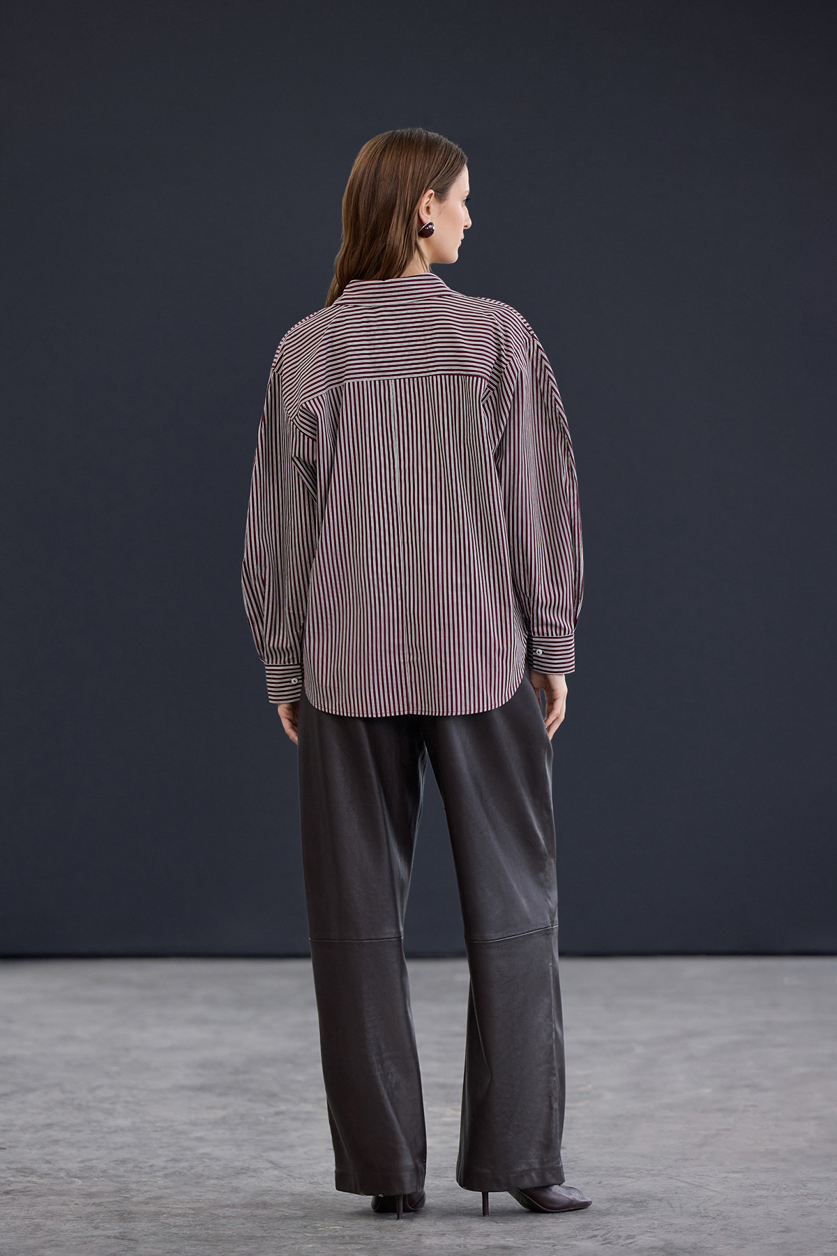 Trendyolmilla  Trendyol Studio Bordo-Çok Renkli Çizgili Oversize Pamuklu Poplin Gömlek TWOAW26GO00107 - Görsel 4