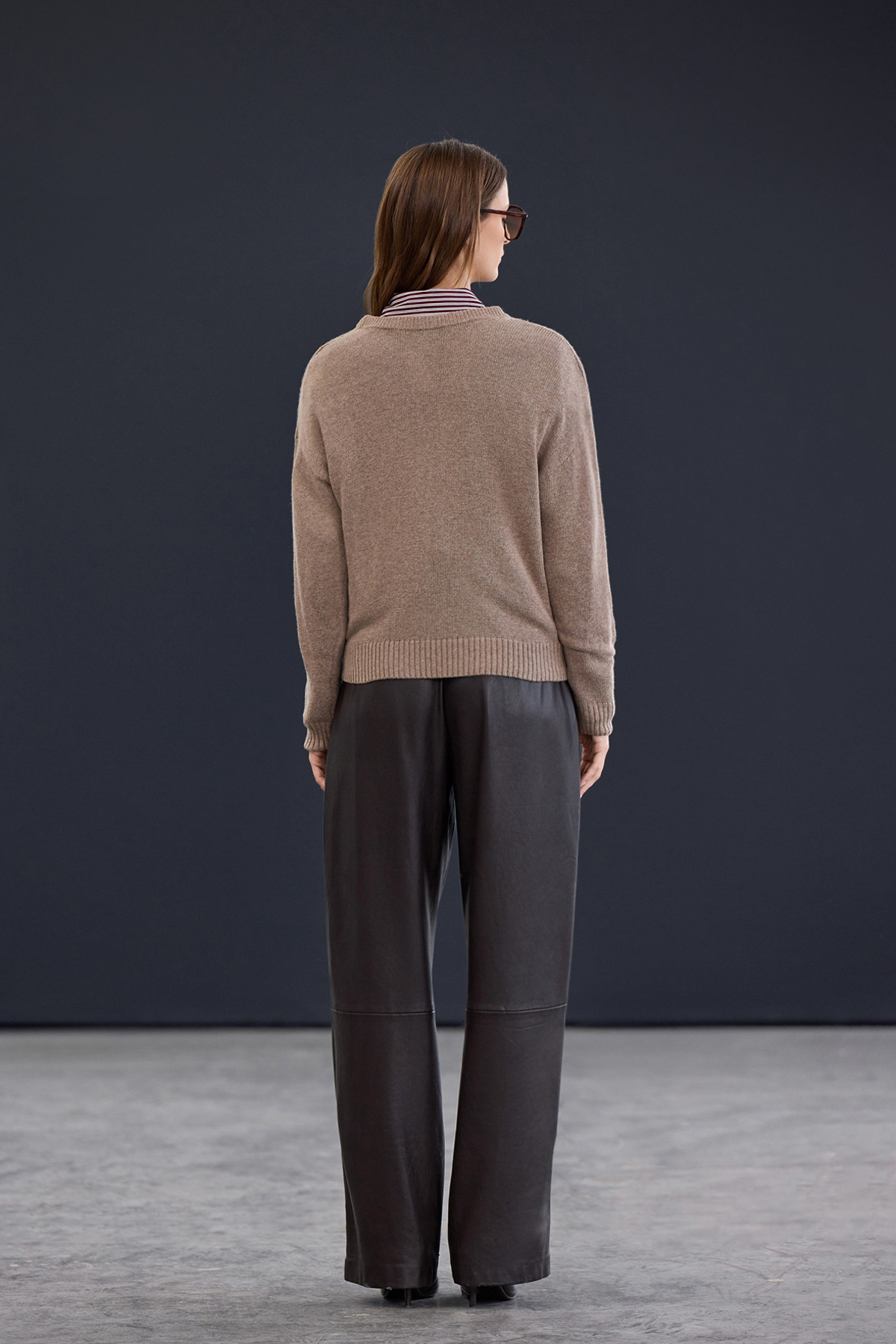 Trendyolmilla  Trendyol Studio Kahverengi Kaşmir Karışımlı Bisiklet Yaka Triko Kazak TWOAW26KZ00251 - Görsel 4