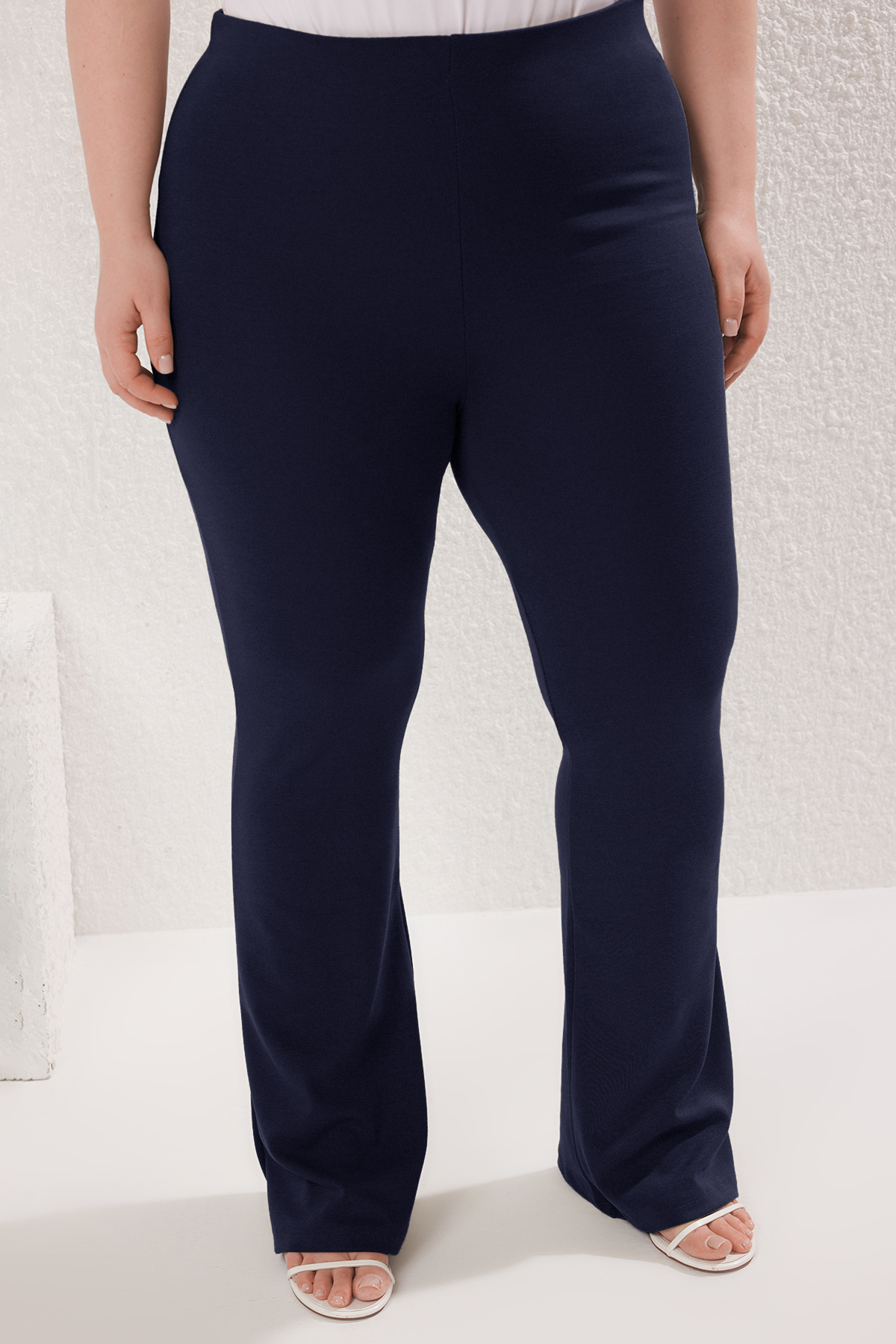 Trendyolmilla  Lacivert İnceltici Yüksek Bel Flare/İspanyol Paça Örme Büyük Beden Pantolon TBBSS24AR00033 - Görsel 7