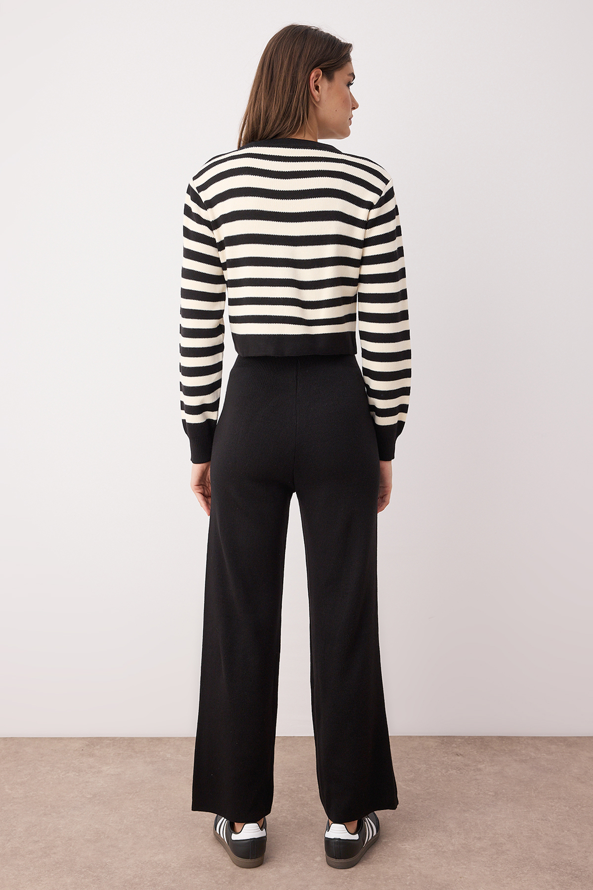 Trendyolmilla  Siyah*001 Crop/Kısa Triko Alt-Üst Takım TWOAW25AU00026 - Görsel 4