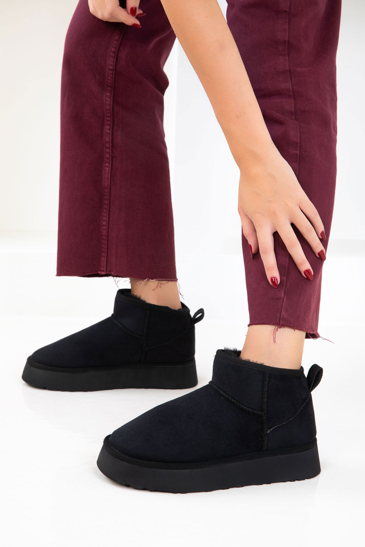 SOHO Černé semišové boty a botičky z roku 19761