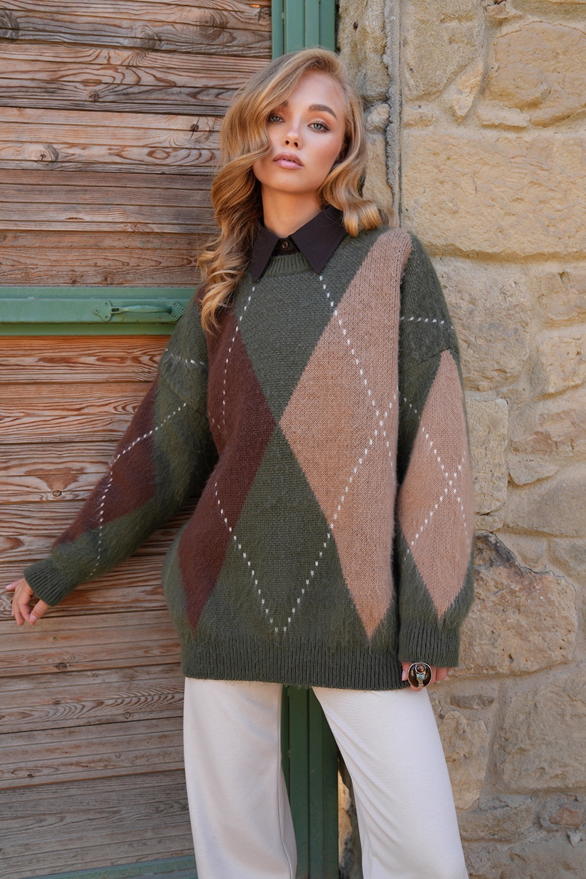 Trend Alaçatı Stili Dámský oversize svetr z vlněné směsi khaki s výstřihem Alc-X14490