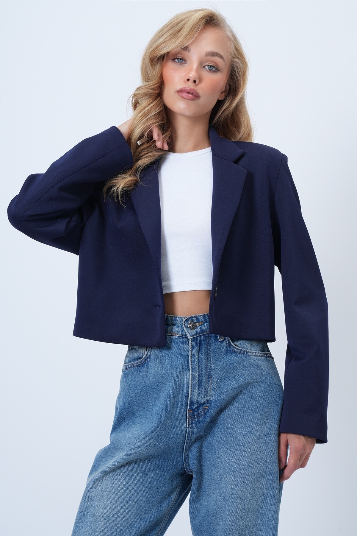 Trend Alaçatı Stili  Kadın Lacivert Yaka Detaylı İçi Astarlı Kalın Crop Ceket Alc-X14592 - Görsel 2