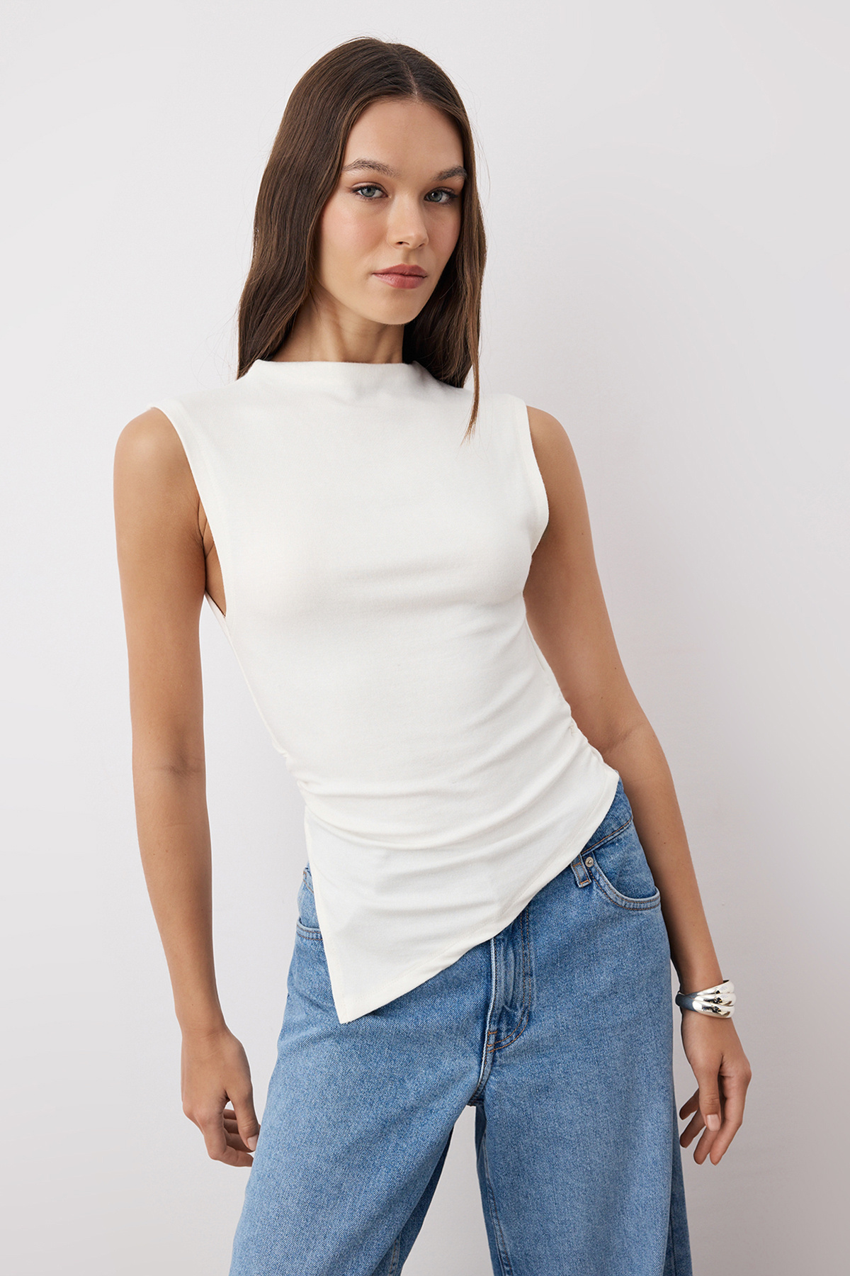 Trendyolmilla  Siyah-Ekru 2'li Paket Fitted/Vücuda Oturan Asimetrik Örme Bluz TWOSS25BZ00610 - Görsel 2