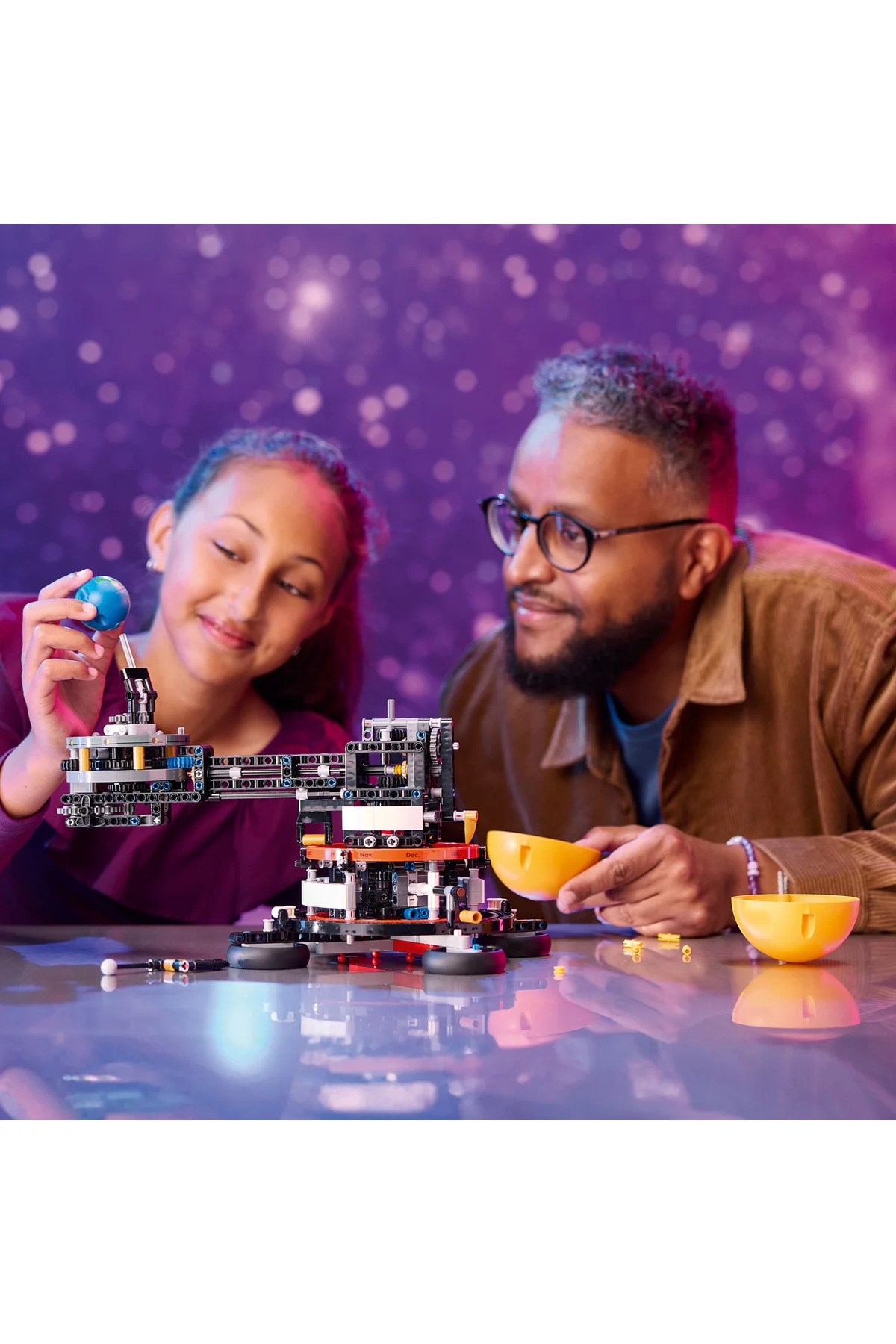 مجموعه ساختنی تکنف پلنت زمین و ماه در مدار ۴۲۱۷۹ برای کودکان ۱۰+ سال (۵۲۶ قطعه)