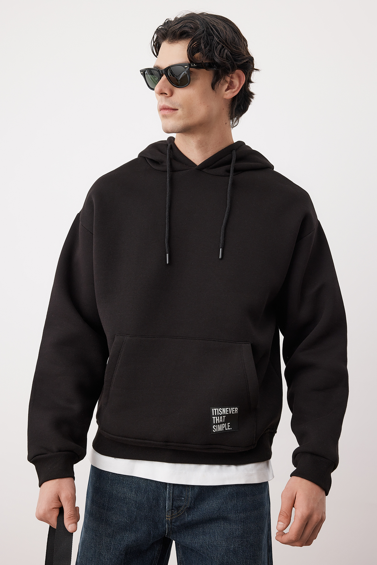 Trendyolmilla Man Siyah Oversize/Geniş Kesim Kapüşonlu İçi Polar/Sıcak Tutan Sweatshirt TMNAW21SW2005