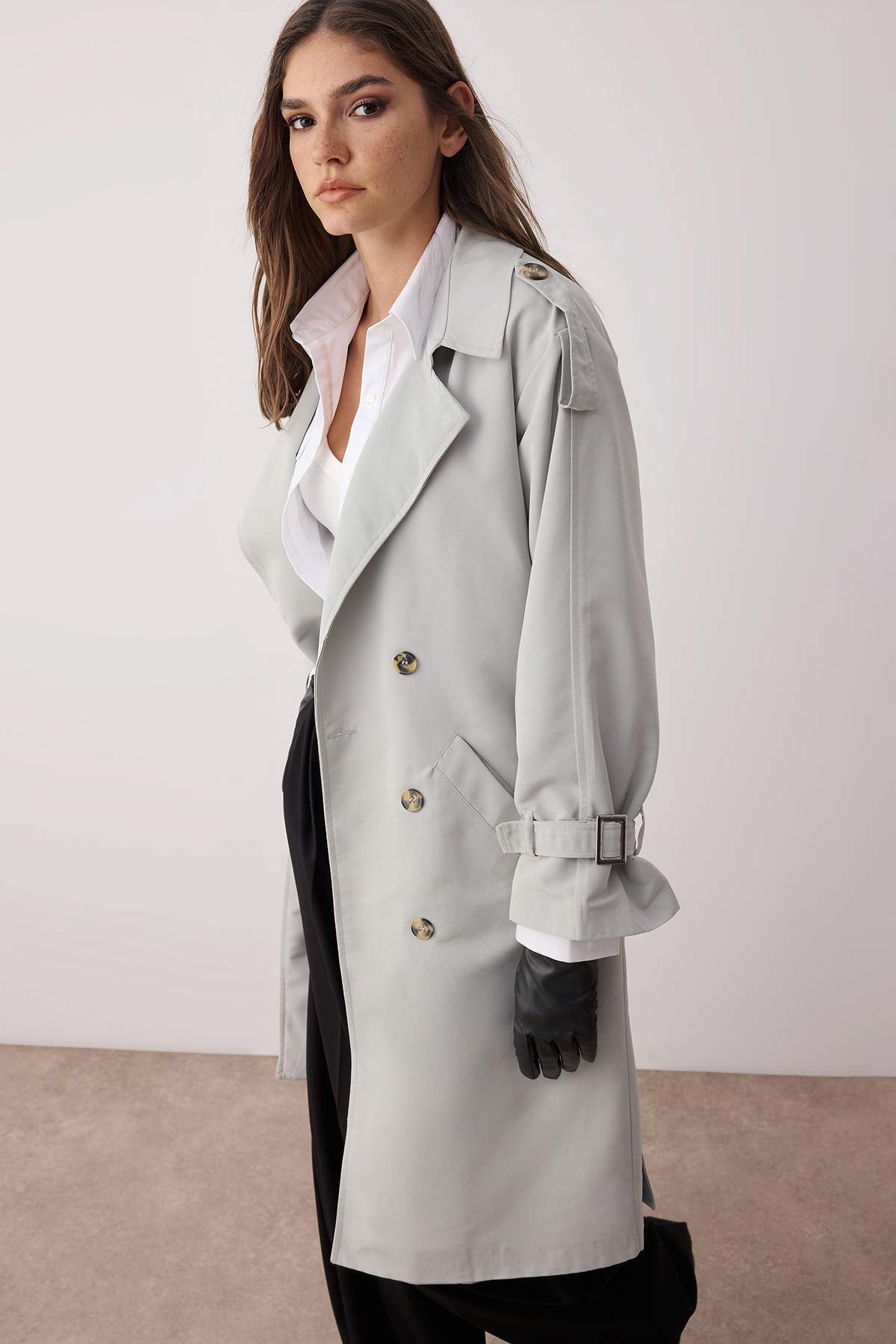 Trendyol Collection Béžový dvouřadý oversize dlouhý trenčkot TWOAW26TR00010