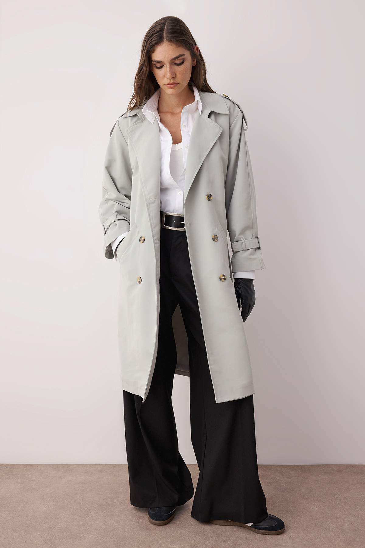 Trendyol Collection Béžový dvouřadý oversize dlouhý trenčkot TWOAW26TR00010