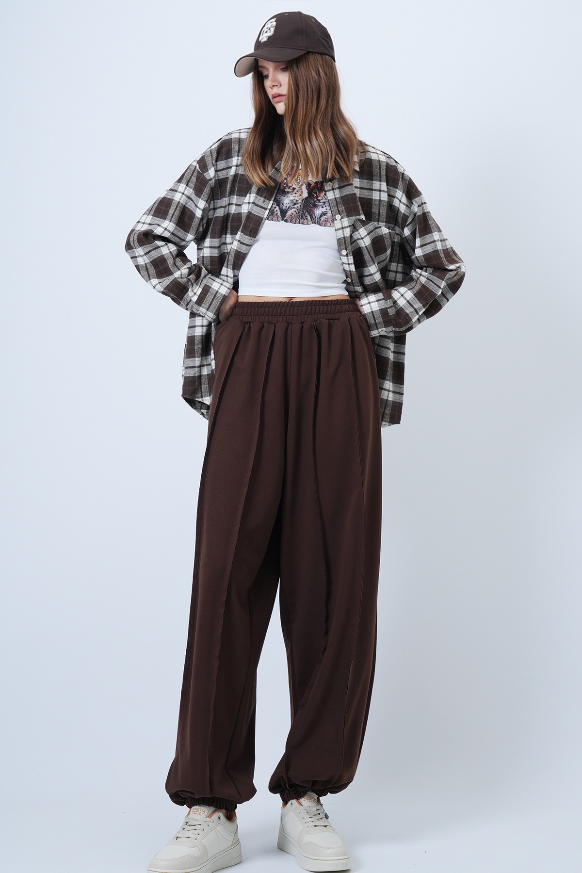 Trend Alaçatı Stili  Kadın Acı Kahve Dikiş Detaylı Paçası Lastikli Jogger Pantolon ALC-X14664 - Görsel 3