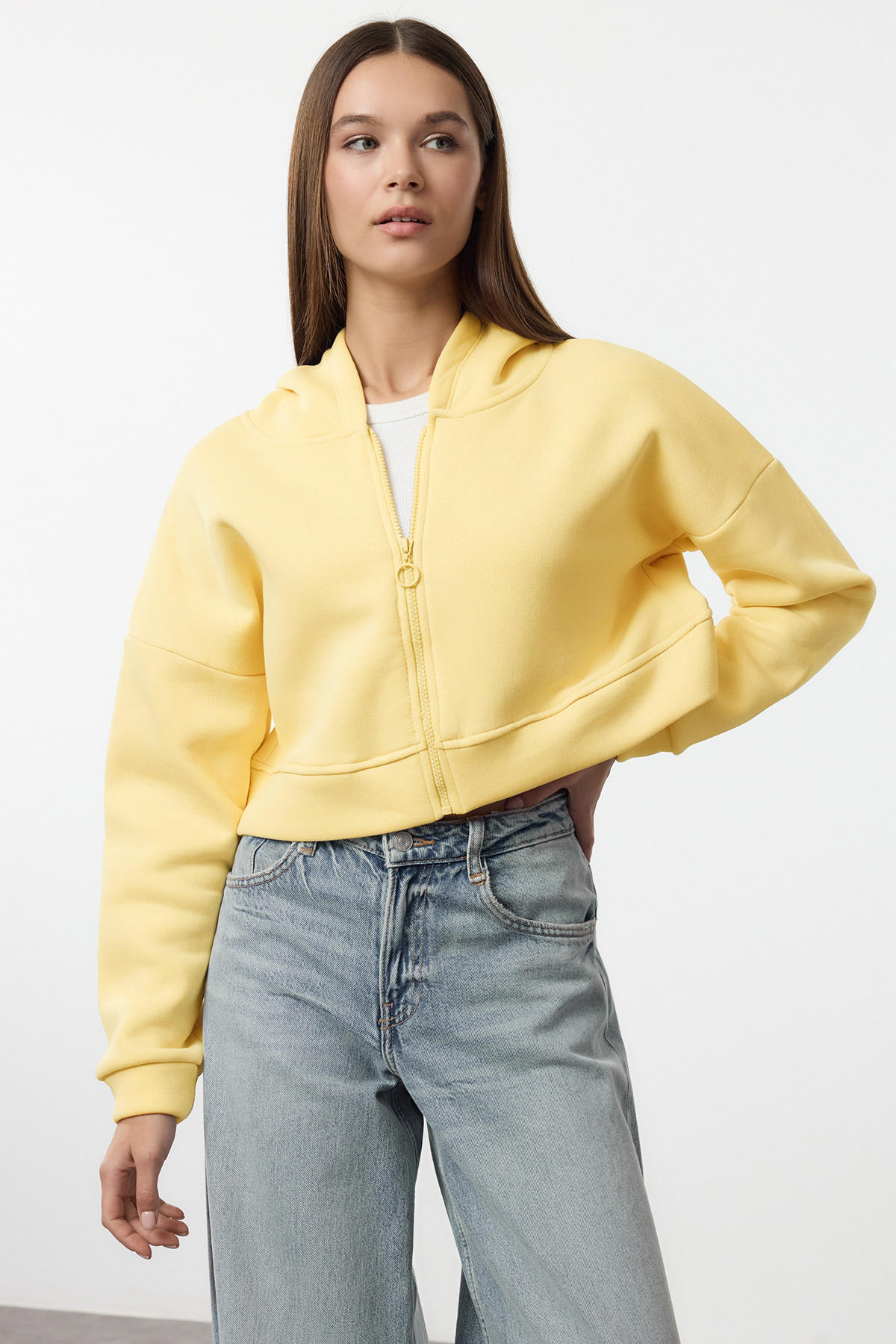Trendyolmilla  Açık Sarı Fermuarlı Kapüşonlu Rahat Kesim Crop Kalın İçi Polarlı Örme Sweatshirt TWOAW20SW0660