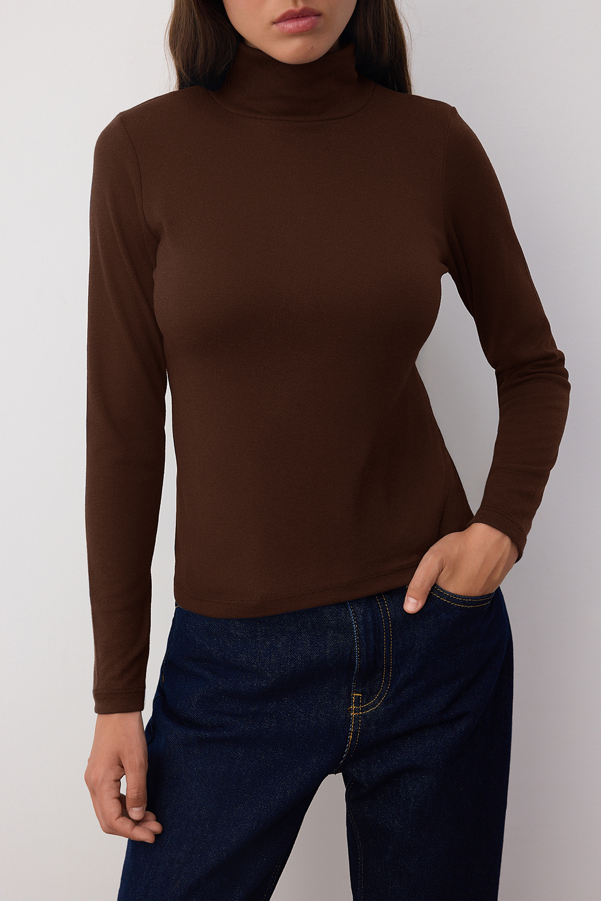 Trendyol Collection Barna prémium puha szövet garbó testhezálló, rugalmas kötött blúz TWOAW24BZ00119