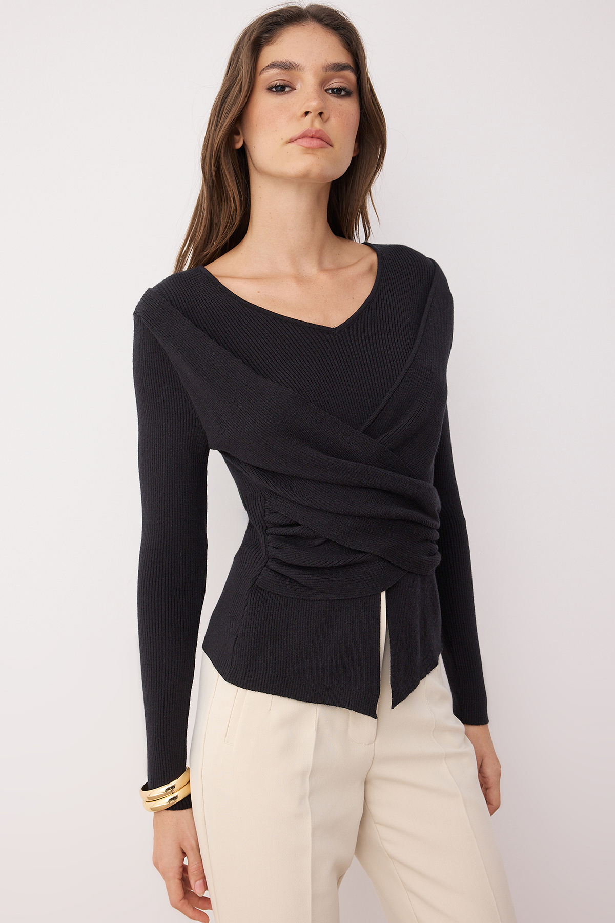Trendyolmilla Siyah Premium İplik/Özel İplik Fitted/Vücuda Oturan Üstü Drape Triko Kazak TWOAW26KZ00061