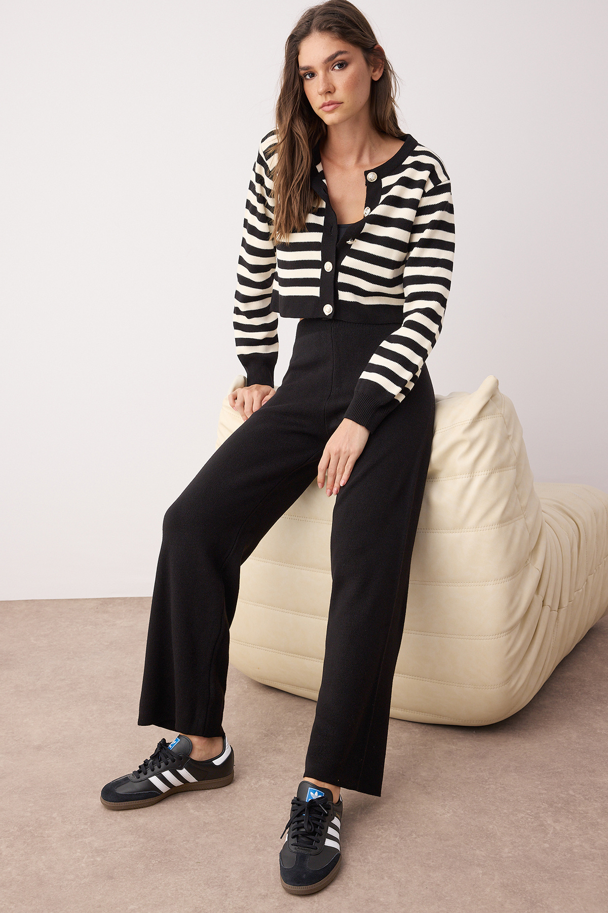 Trendyolmilla  Siyah*001 Crop/Kısa Triko Alt-Üst Takım TWOAW25AU00026