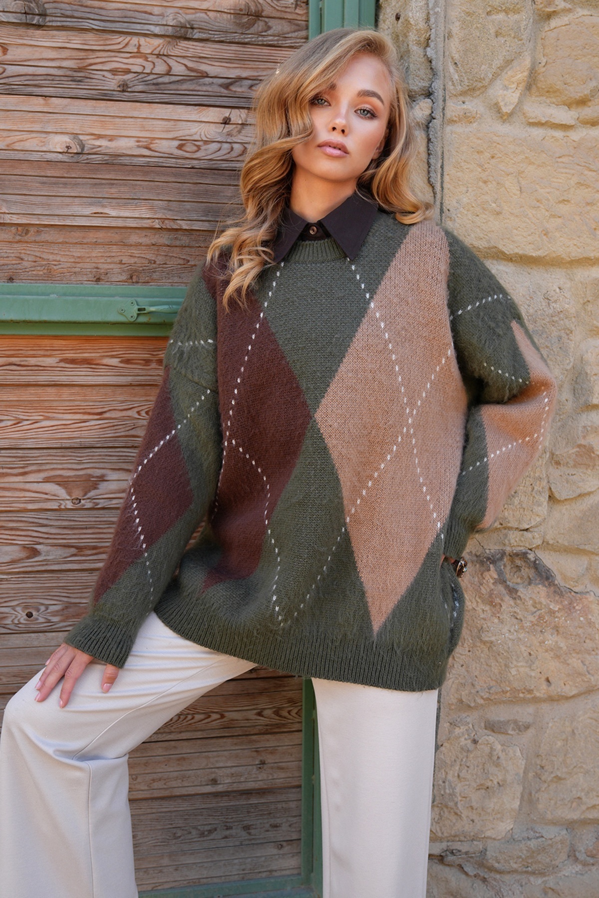 Trend Alaçatı Stili Dámský oversize svetr z vlněné směsi khaki s výstřihem Alc-X14490