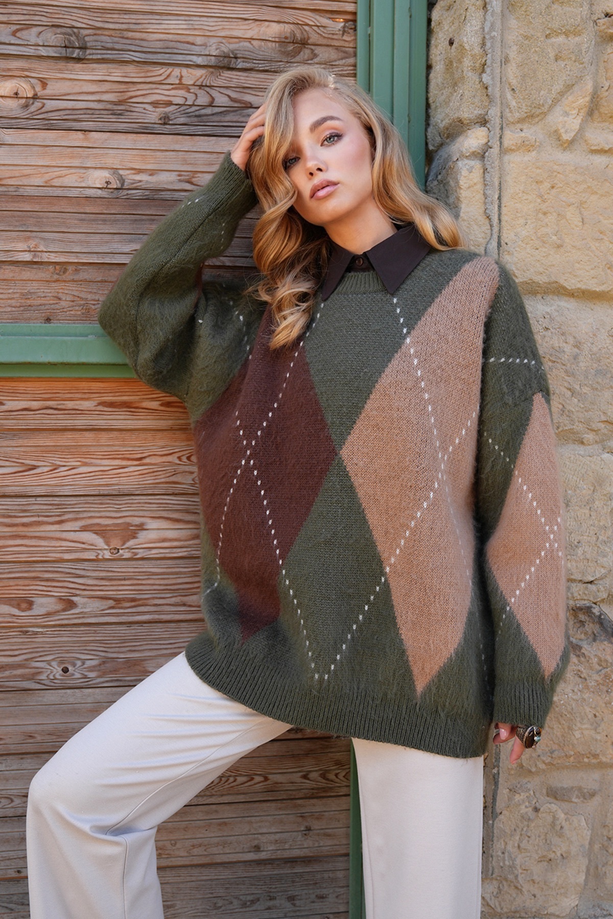 Trend Alaçatı Stili Dámský oversize svetr z vlněné směsi khaki s výstřihem Alc-X14490