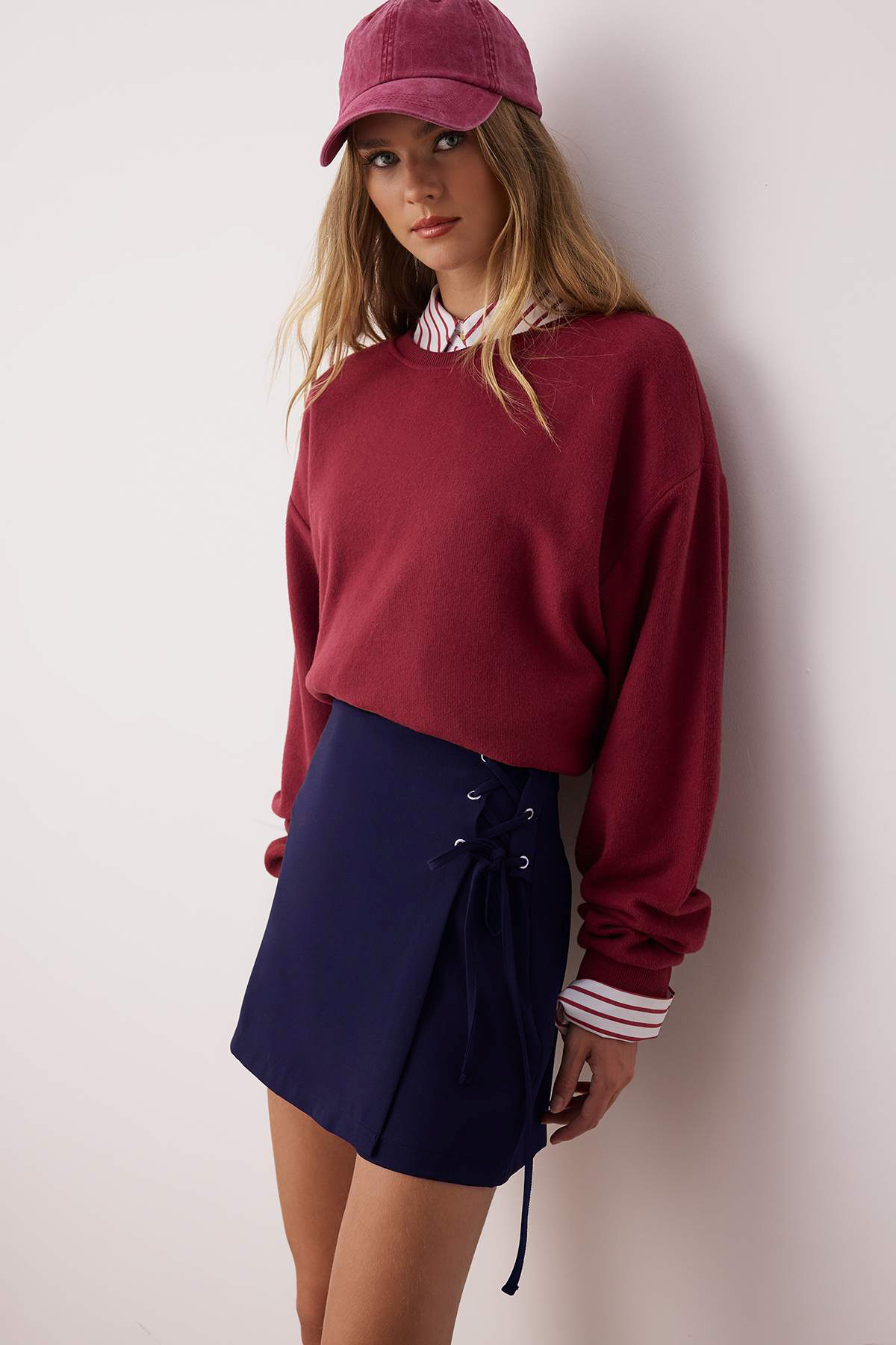 Trendyolmilla  Lacivert Bağlama ve Kuşgözü Detaylı Dokuma Şort Etek TWOAW21SR0038 - Görsel 2