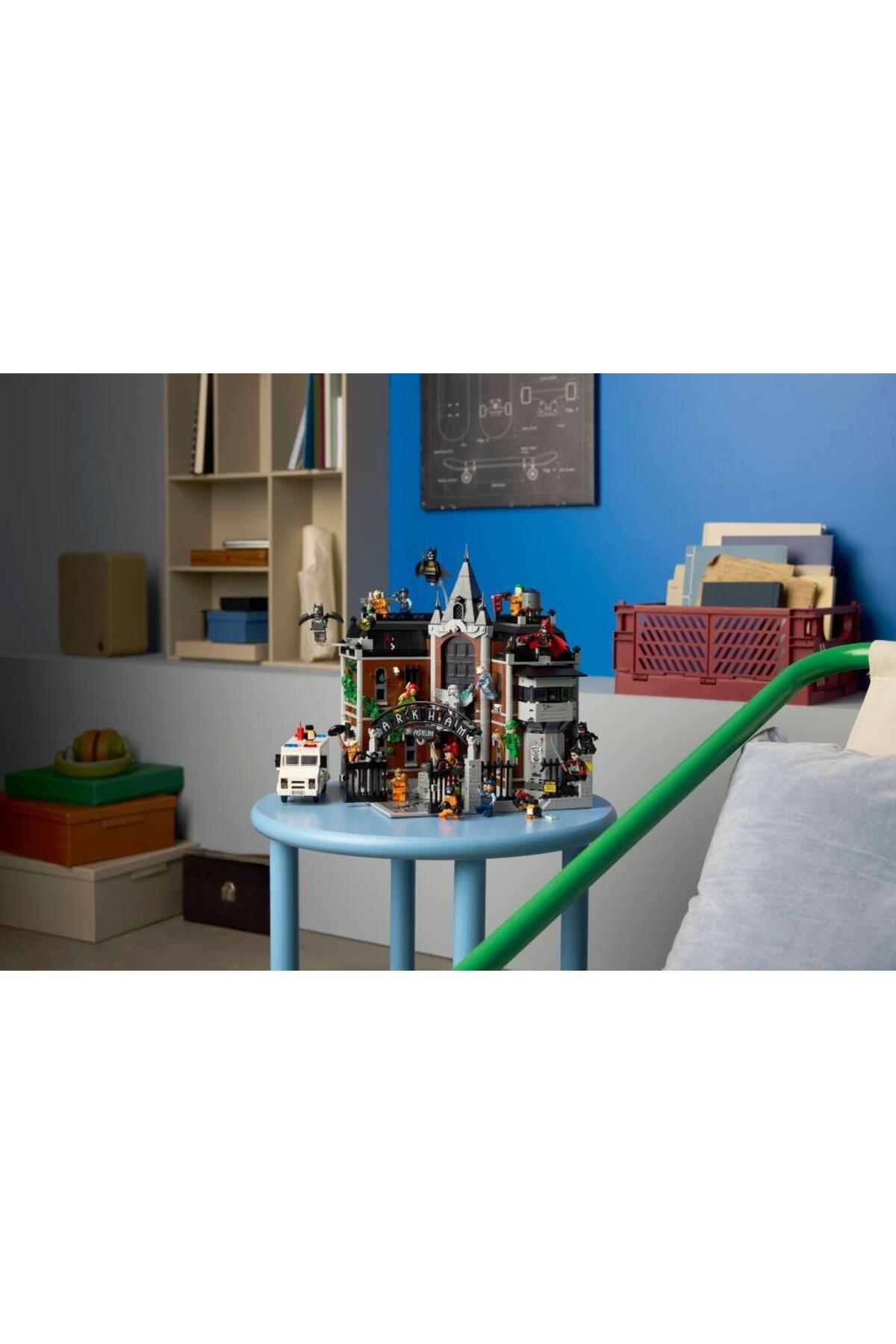 ۷۶۳۰۰ بتمن: تیمارستان آرکام