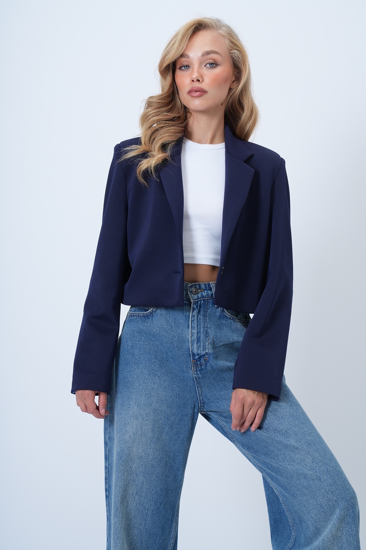 Trend Alaçatı Stili  Kadın Lacivert Yaka Detaylı İçi Astarlı Kalın Crop Ceket Alc-X14592 - Görsel 3