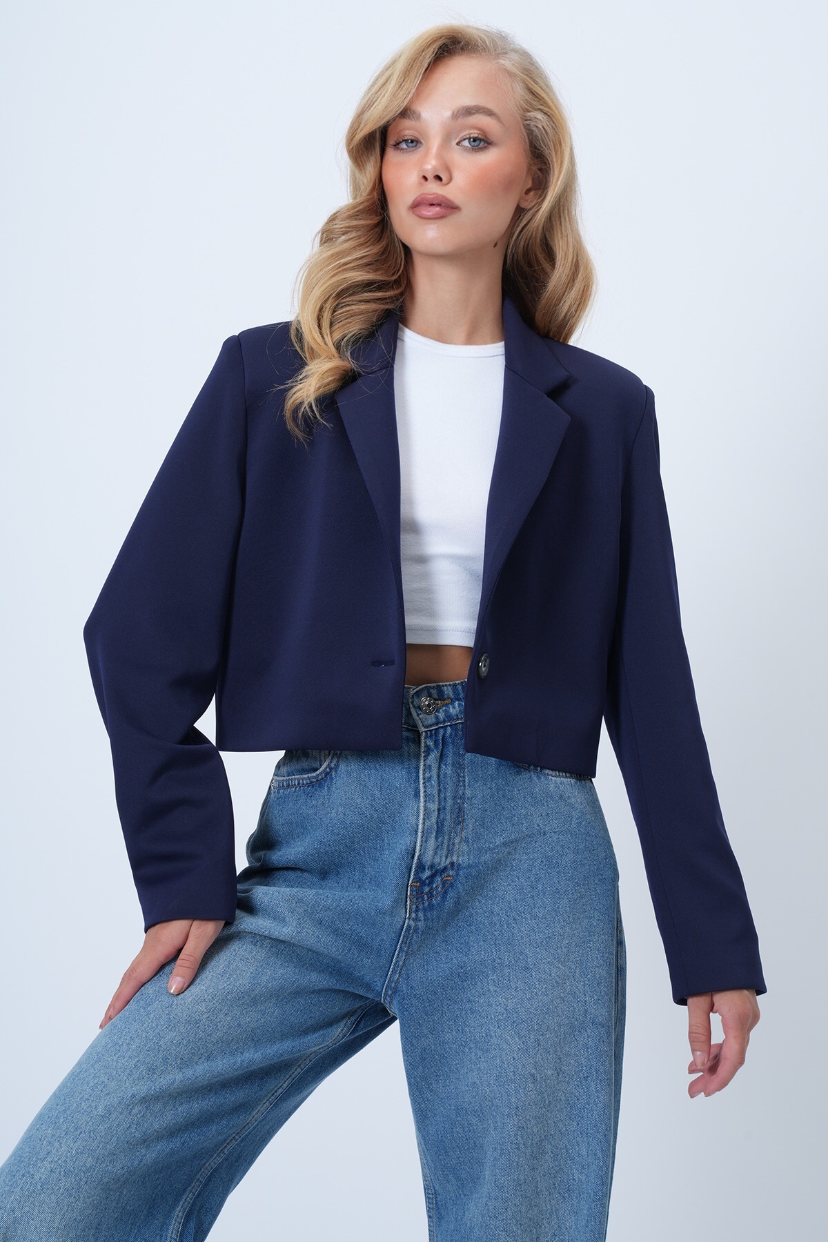 Trend Alaçatı Stili  Kadın Lacivert Yaka Detaylı İçi Astarlı Kalın Crop Ceket Alc-X14592 - Görsel 4