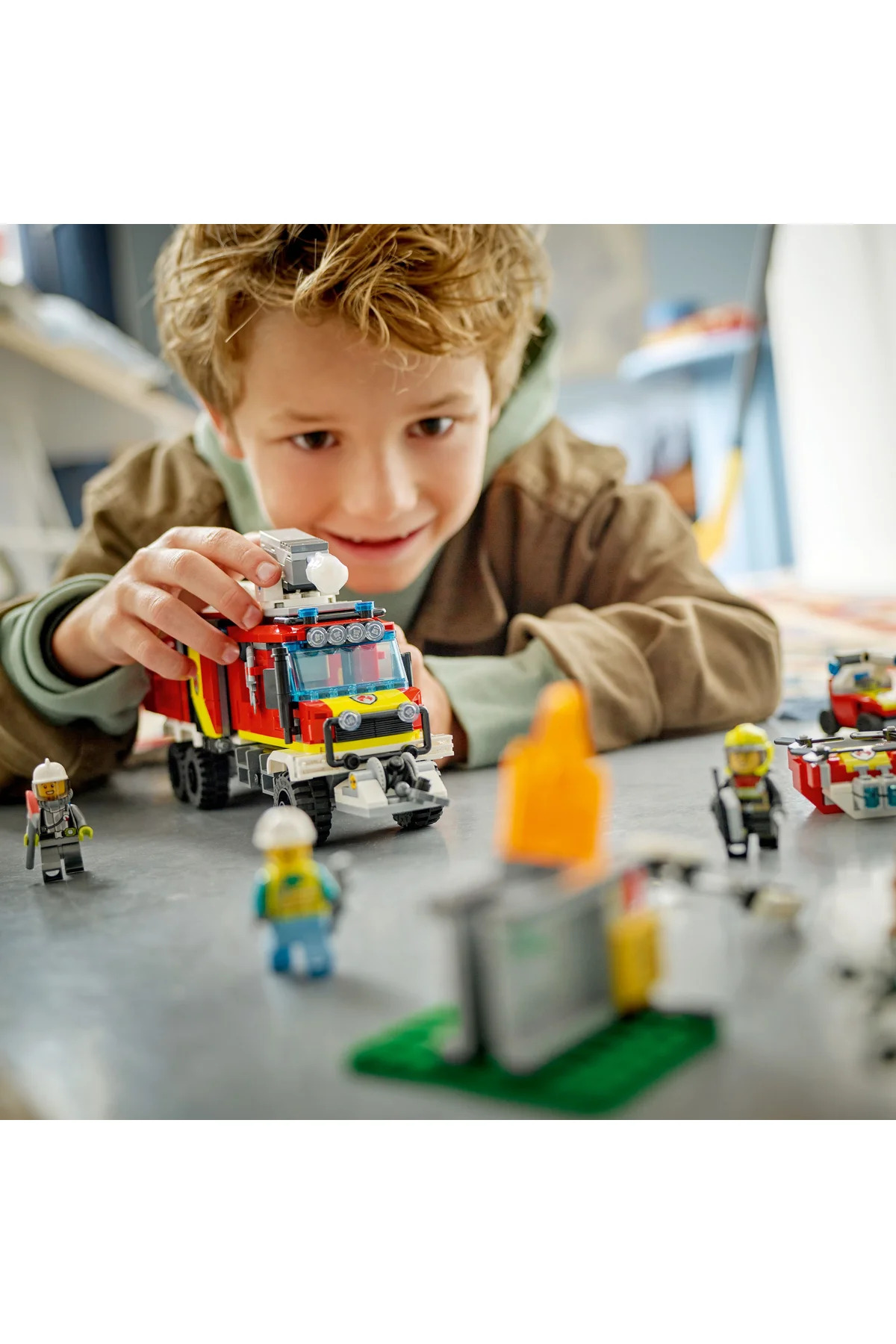 ® کامیون فرماندهی آتشنشانی شهری ۶۰۳۷۴ – مجموعه ساختنی خلاقانه ۷+ (۵۰۲P)