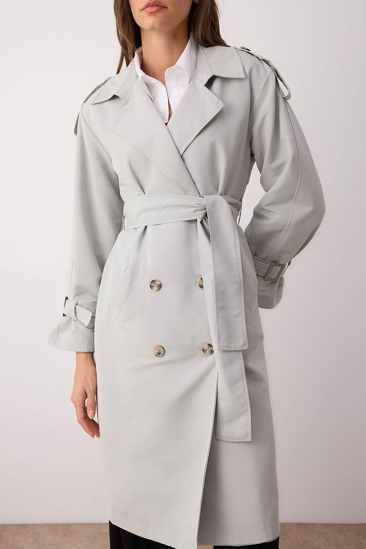 Trendyol Collection Béžový dvouřadý oversize dlouhý trenčkot TWOAW26TR00010