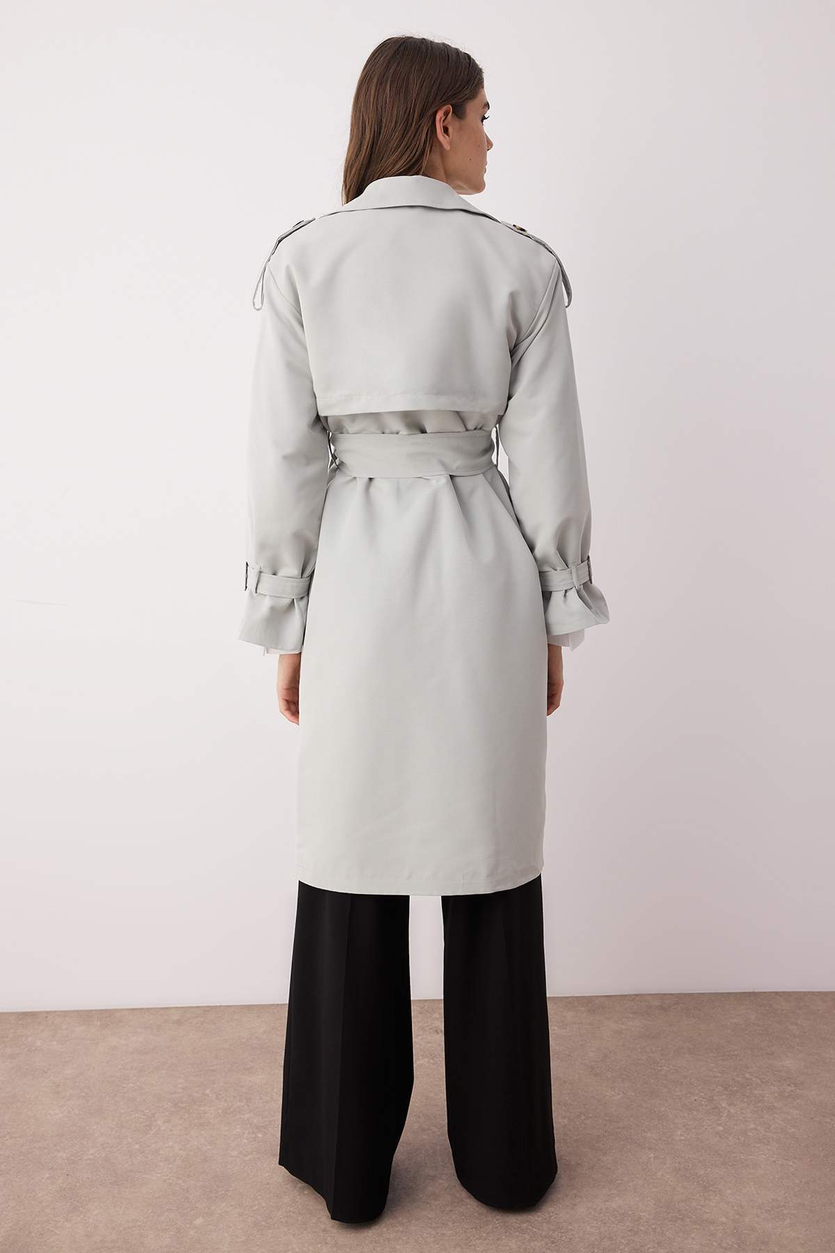 Trendyol Collection Béžový dvouřadý oversize dlouhý trenčkot TWOAW26TR00010