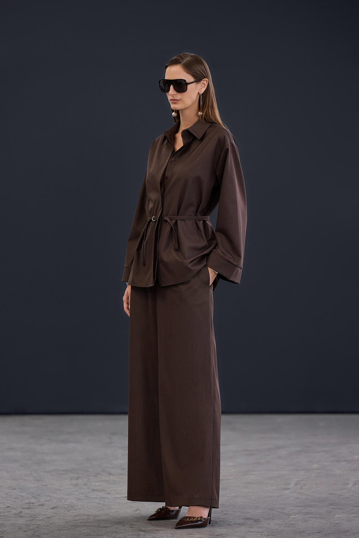 Trendyolmilla  Trendyol Studio Kahverengi Ekstra Geniş Paça Çizgili Pantolon TWOAW26PL00127 - Görsel 2