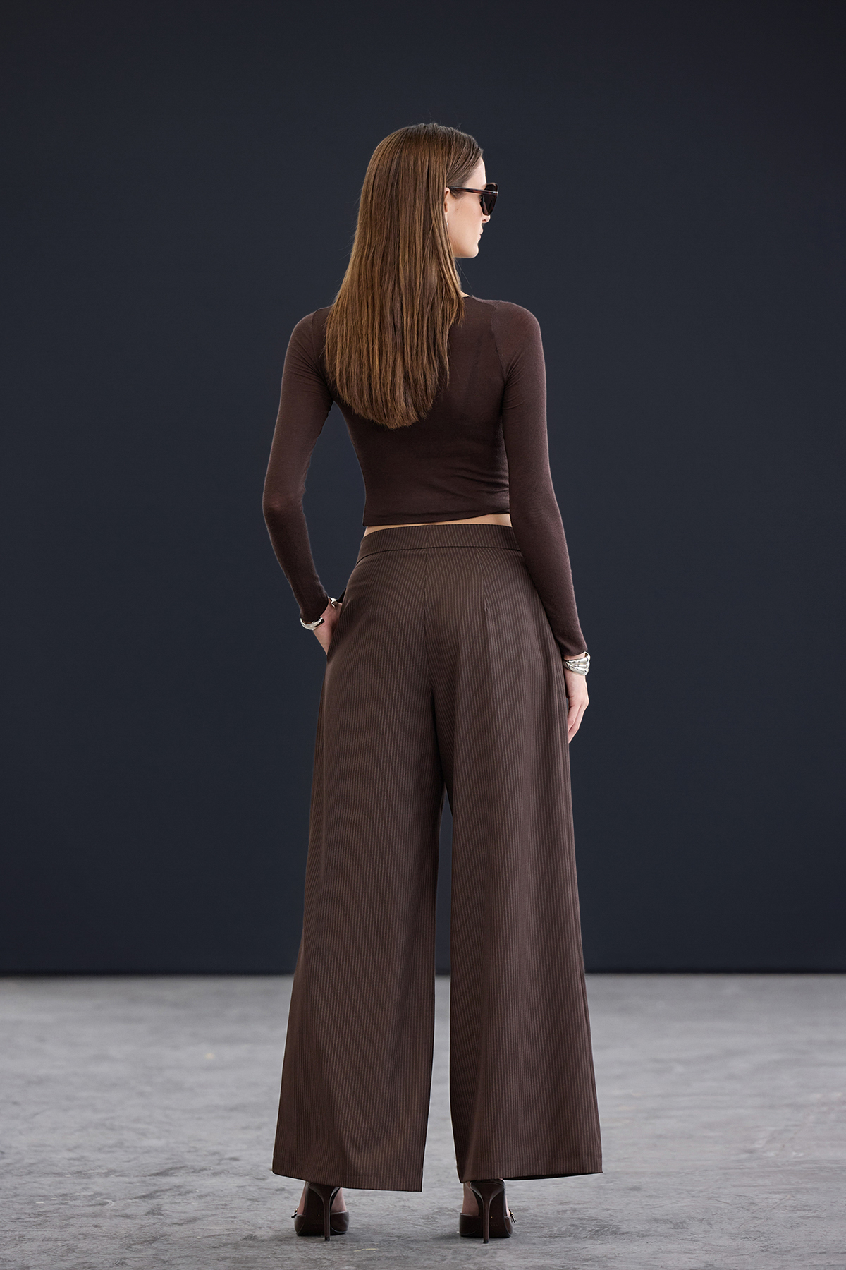 Trendyolmilla  Trendyol Studio Kahverengi Ekstra Geniş Paça Çizgili Pantolon TWOAW26PL00127 - Görsel 5