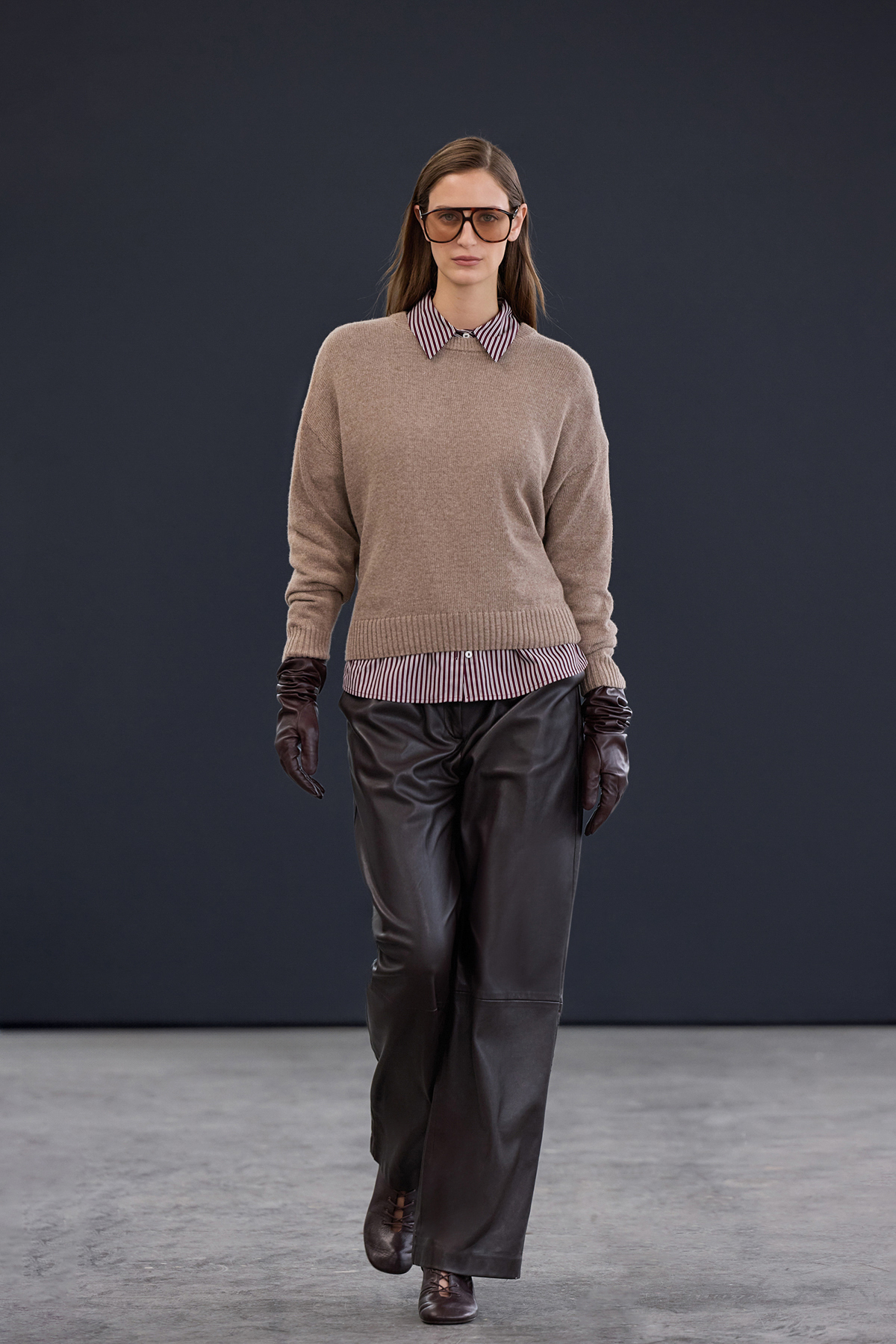 Trendyolmilla  Trendyol Studio Kahverengi Kaşmir Karışımlı Bisiklet Yaka Triko Kazak TWOAW26KZ00251 - Görsel 3