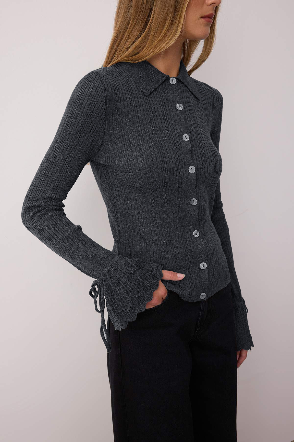 Trendyolmilla  Antrasit Merserize Görünümlü Fitilli Polo Yaka Triko Hırka TWOAW26HI00111 - Görsel 3