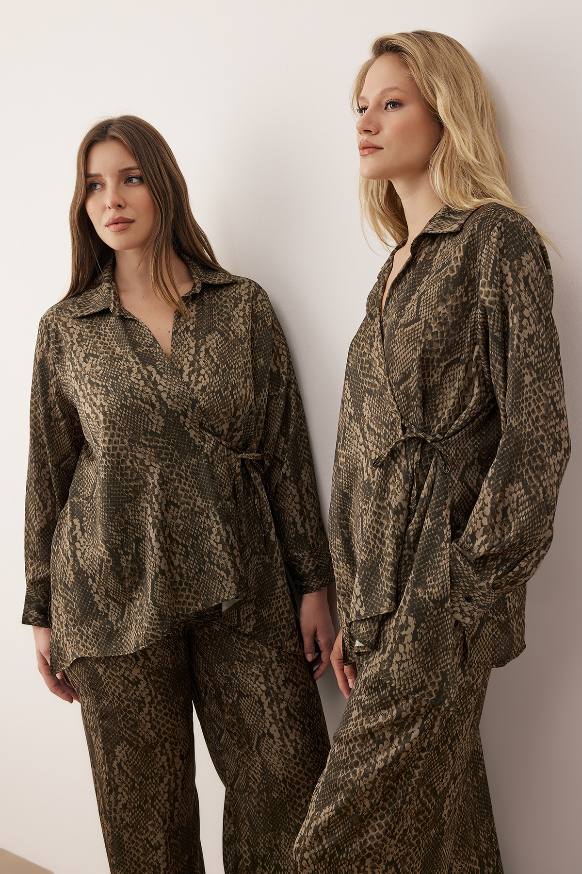 Trendyolmilla  Vücut Seçmeyen Çok Renkli Animal Desenli Dokuma Alt - Üst Takım TWOAW26AU00096 - Görsel 3