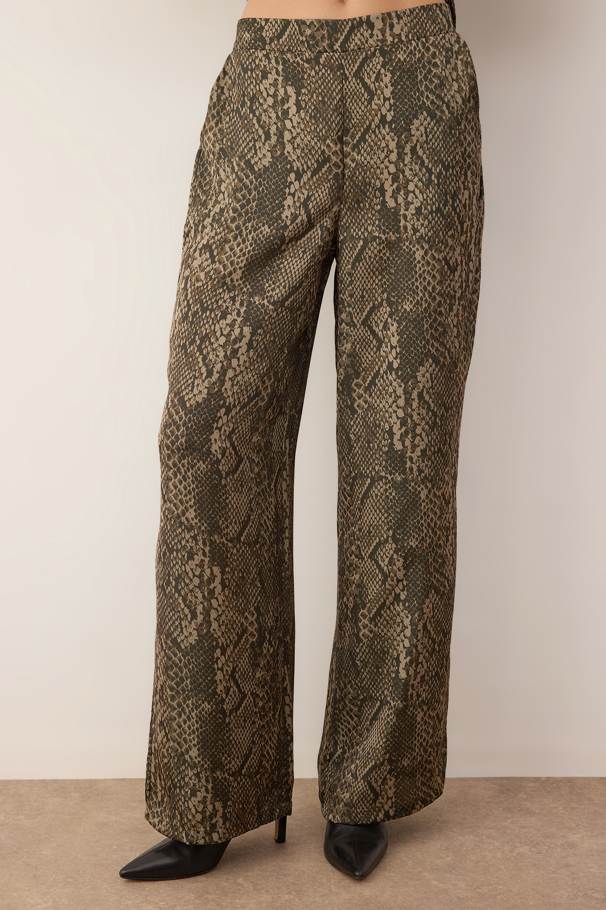 Trendyolmilla  Vücut Seçmeyen Çok Renkli Animal Desenli Dokuma Alt - Üst Takım TWOAW26AU00096 - Görsel 5