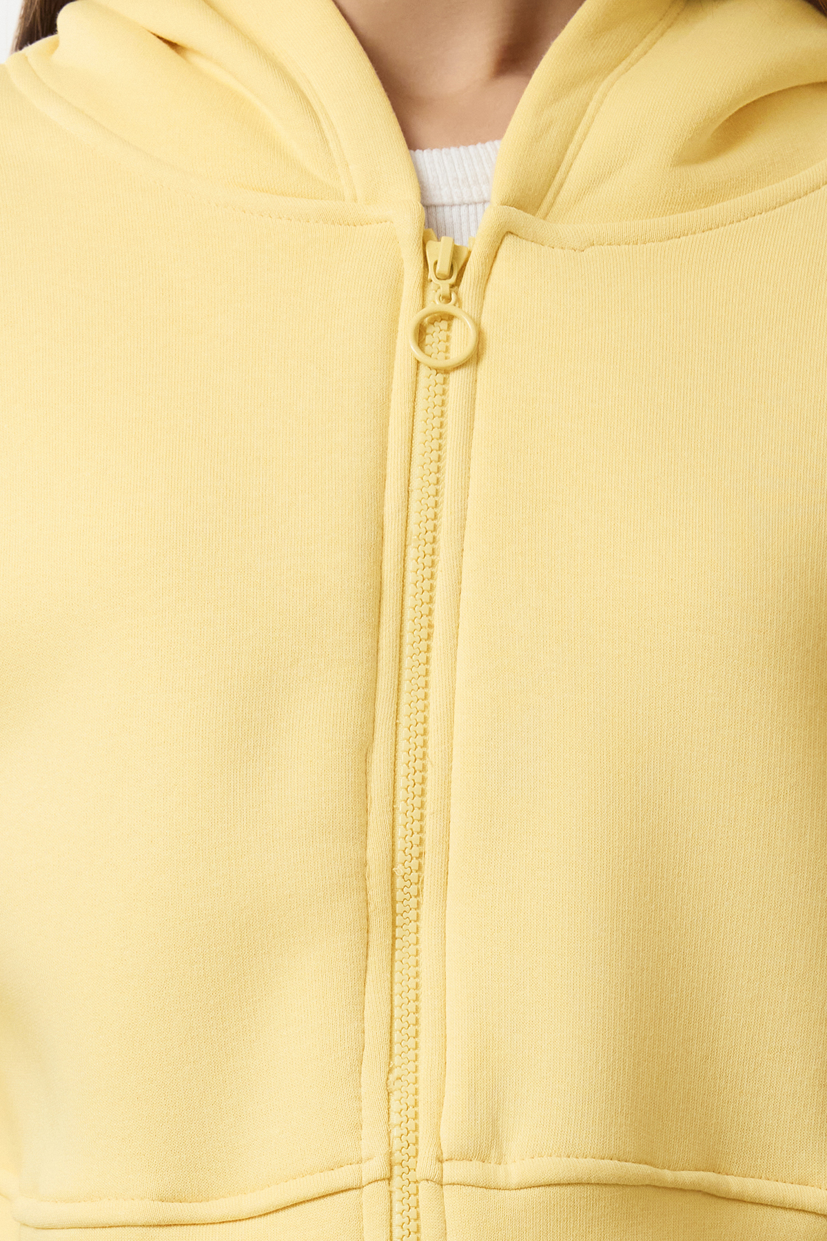 Trendyolmilla  Açık Sarı Fermuarlı Kapüşonlu Rahat Kesim Crop Kalın İçi Polarlı Örme Sweatshirt TWOAW20SW0660 - Görsel 4