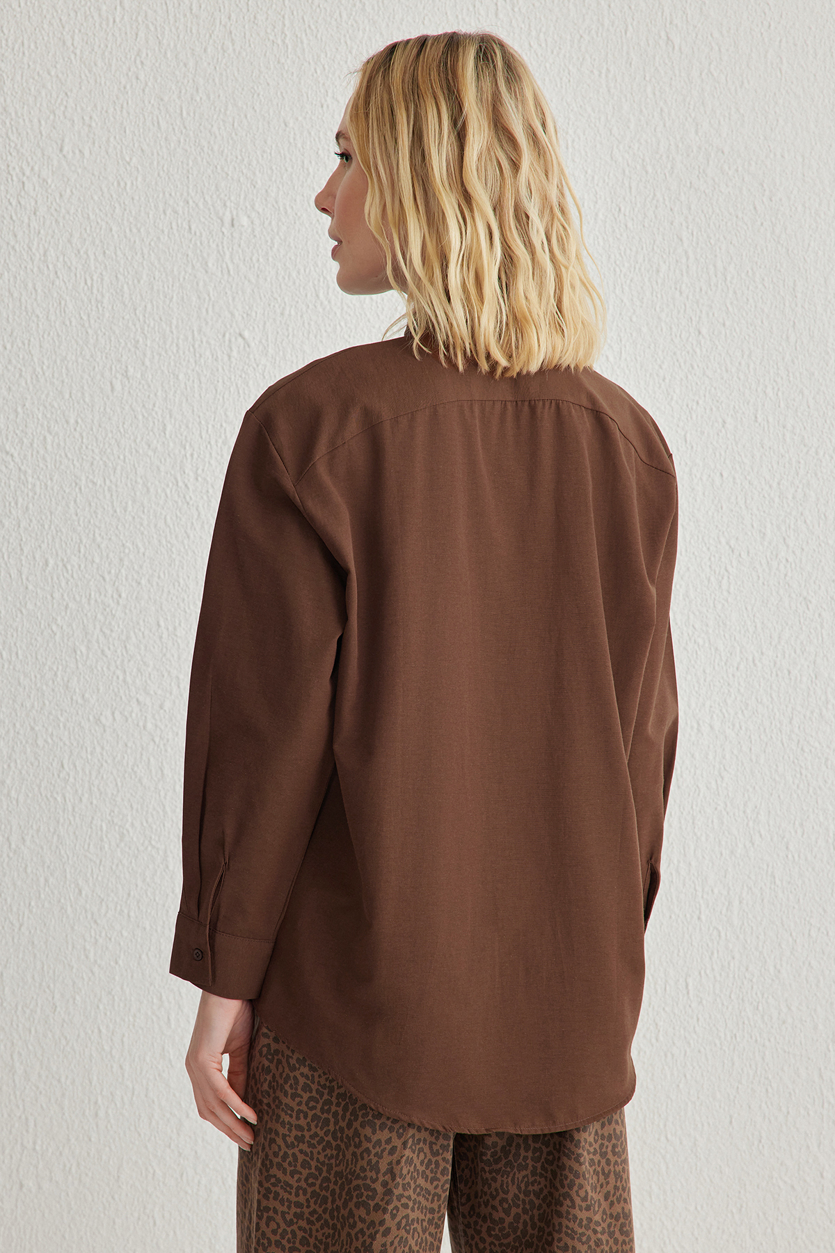 Trendyolmilla  Kahverengi Regular Normal Kalıp Dokuma Gömlek TWOSS25GO00095 - Görsel 5