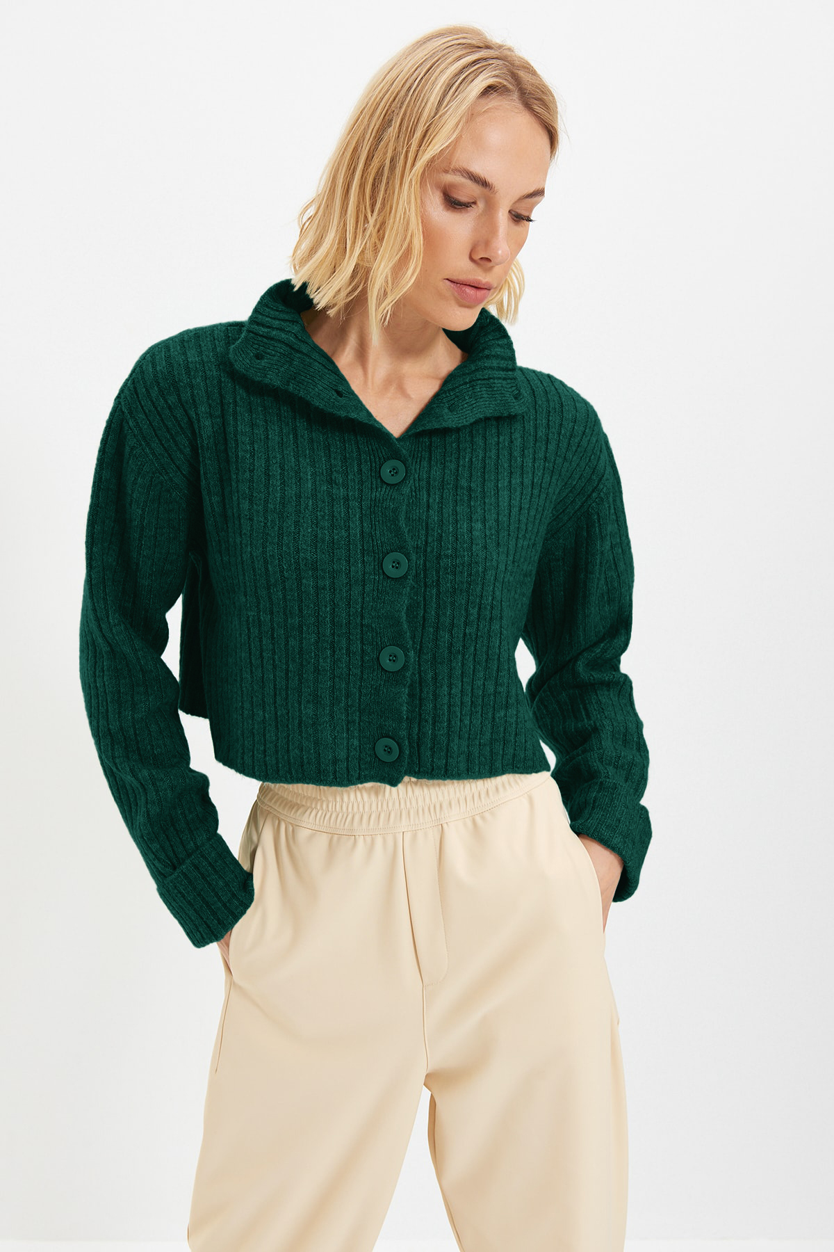 Trendyolmilla Zümrüt Yeşili Crop Yumuşak Dokulu Dik Yaka Triko Hırka TWOAW22HI0174
