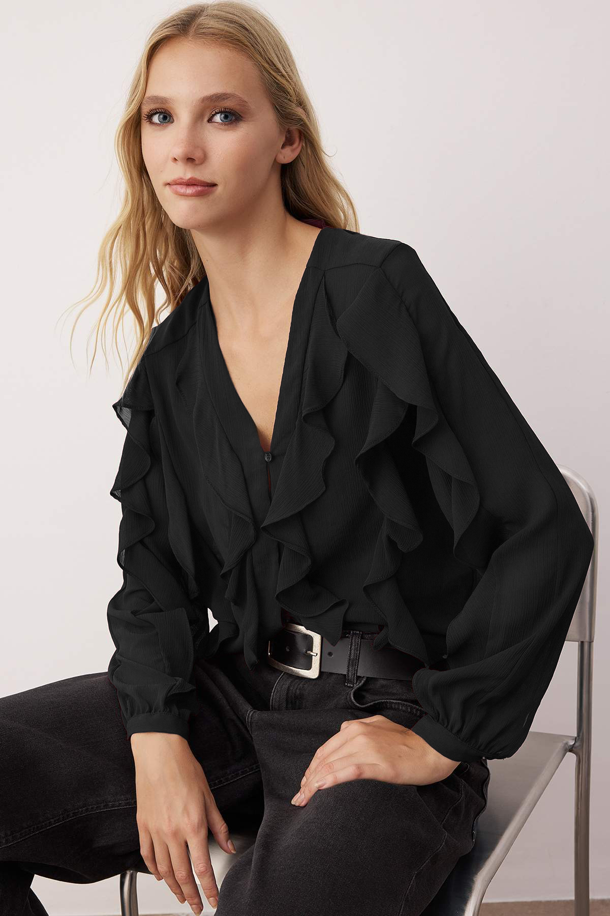 Trendyolmilla  Siyah Volanlı Boho Gömlek TWOAW26GO00045 - Görsel 2