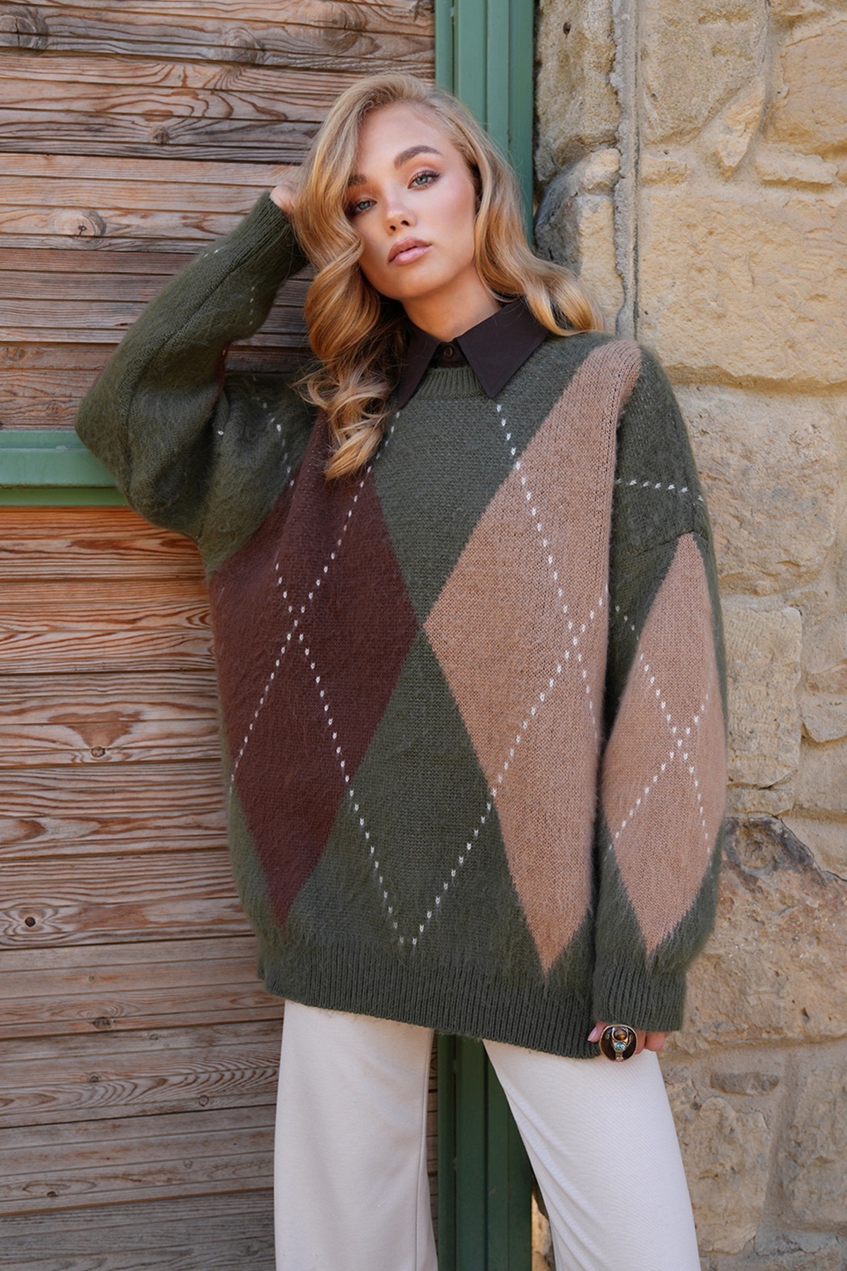 Trend Alaçatı Stili Dámský oversize svetr z vlněné směsi khaki s výstřihem Alc-X14490