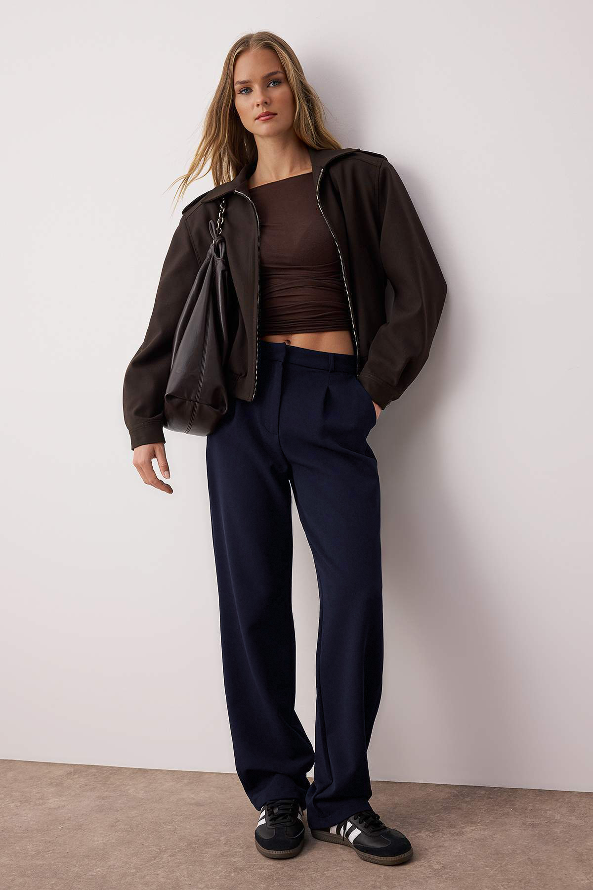 Trendyolmilla  Lacivert Wide Leg/Geniş Paça Pileli Dokuma Kumaş Pantolon TWOSS21PL0155 - Görsel 2