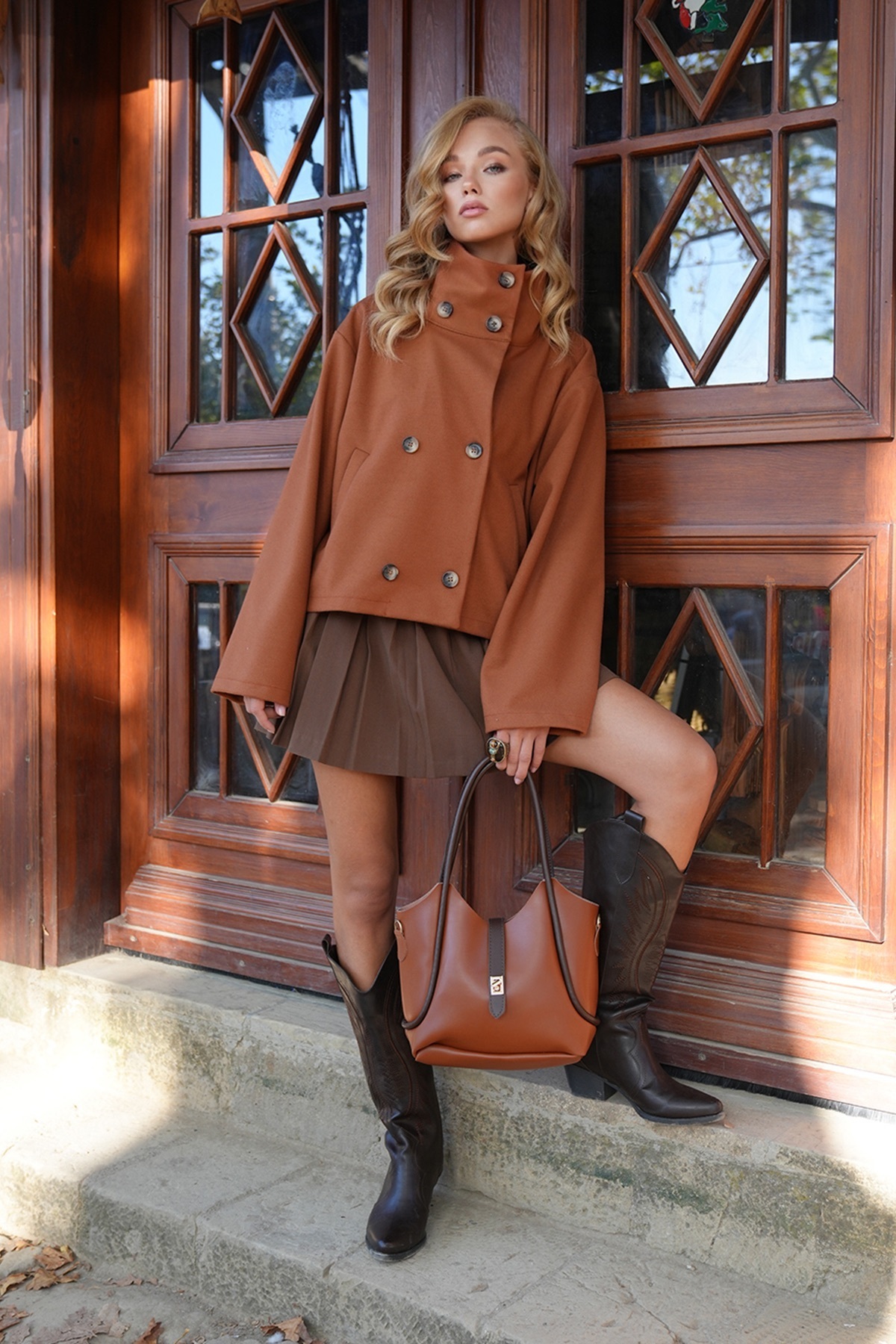 Trend Alaçatı Stili  Taba Dik Yaka Kruvaze Kapama Çift Cepli Kaşe Kaban ALC-X14572 - Görsel 5