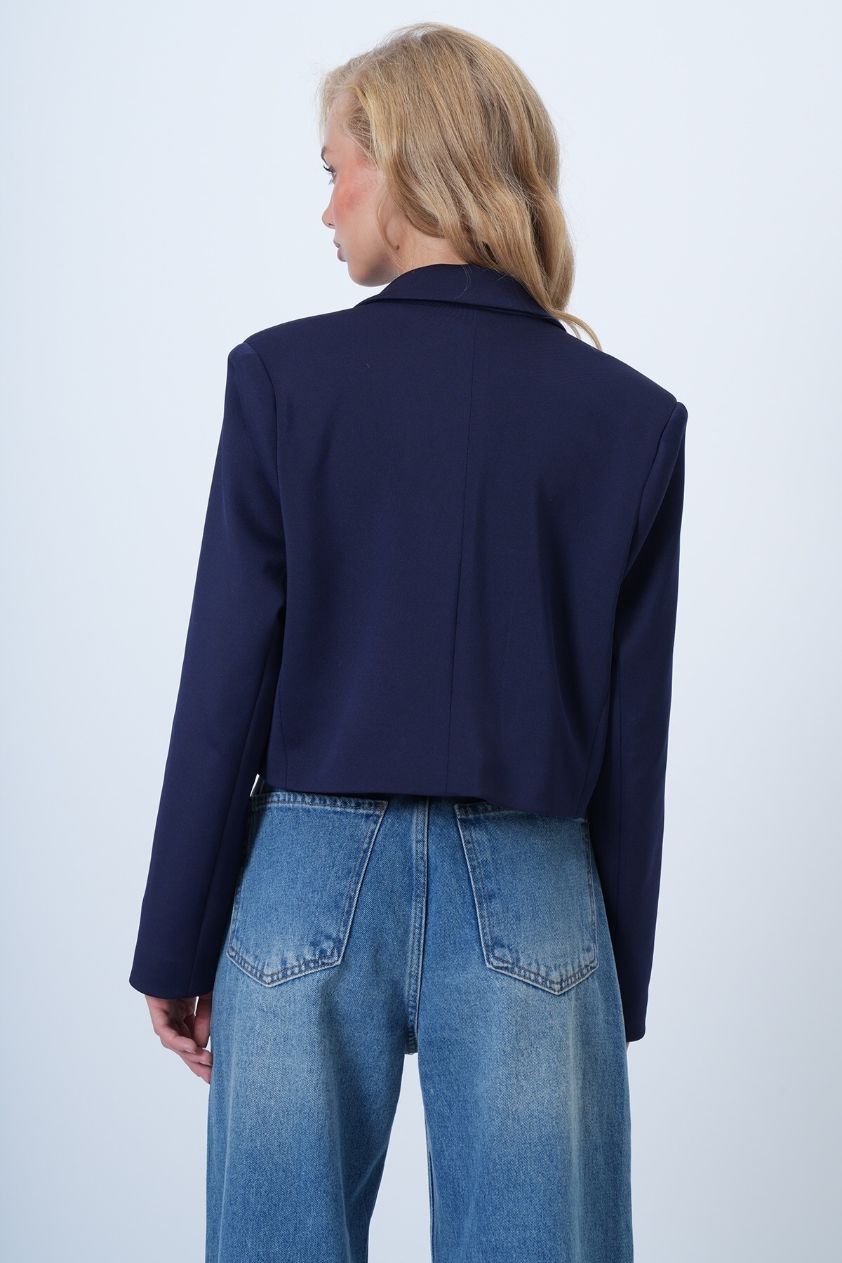 Trend Alaçatı Stili  Kadın Lacivert Yaka Detaylı İçi Astarlı Kalın Crop Ceket Alc-X14592 - Görsel 5